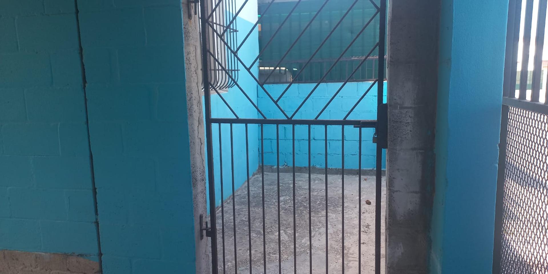 Image 3 of 6