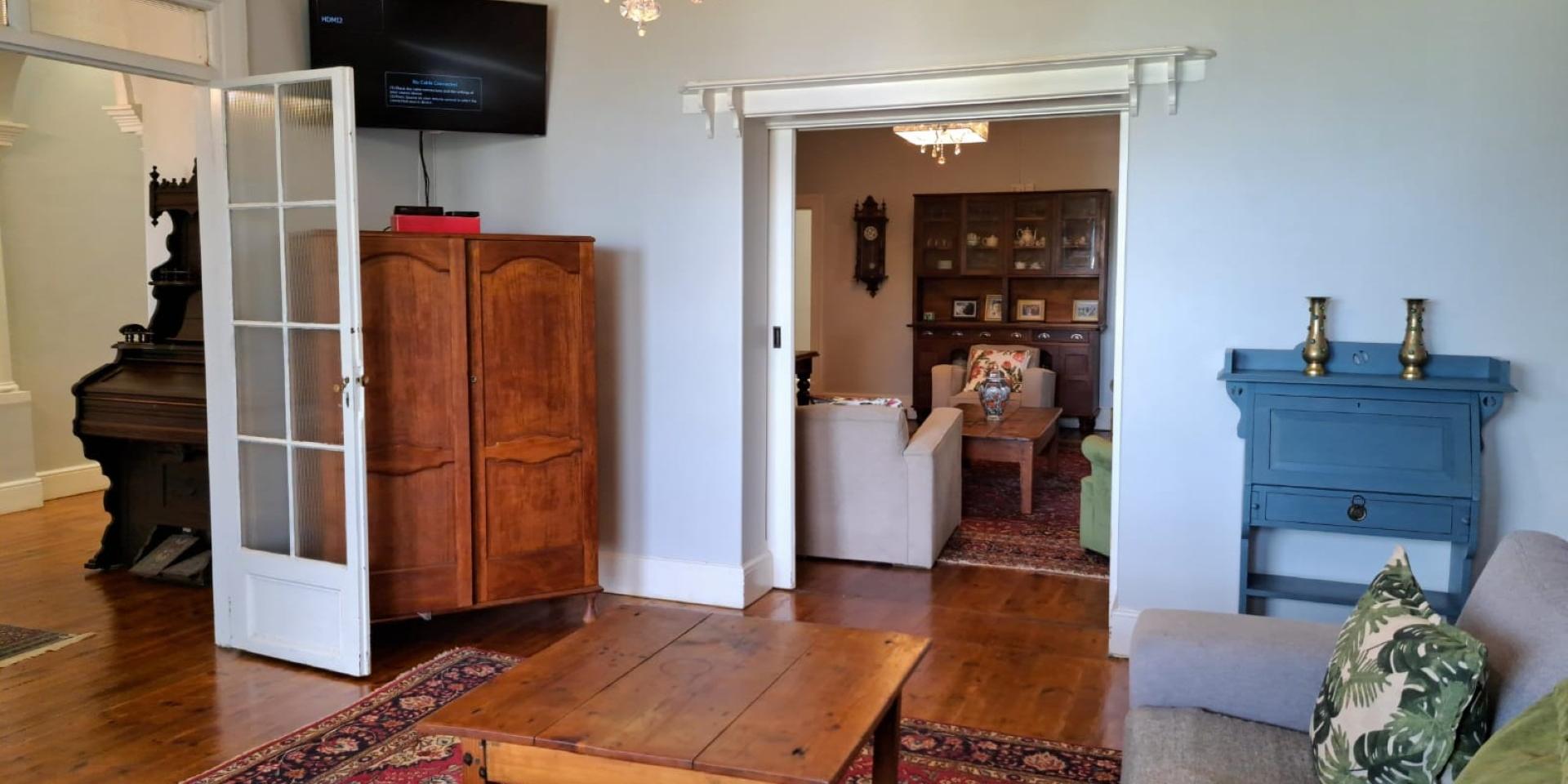 Image 4 of 6