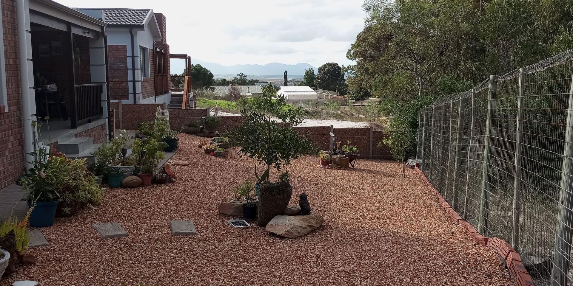 Image 4 of 6