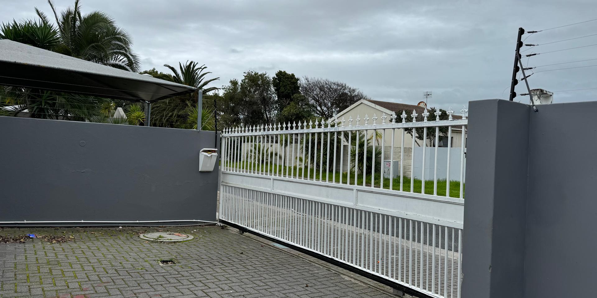 Image 2 of 6