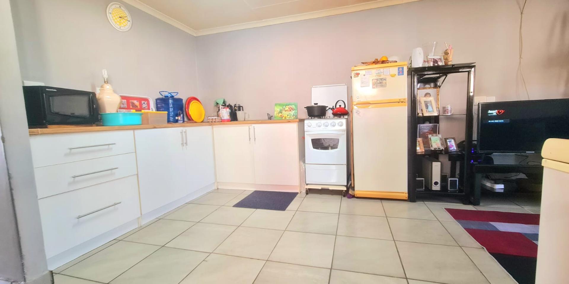 Image 3 of 6