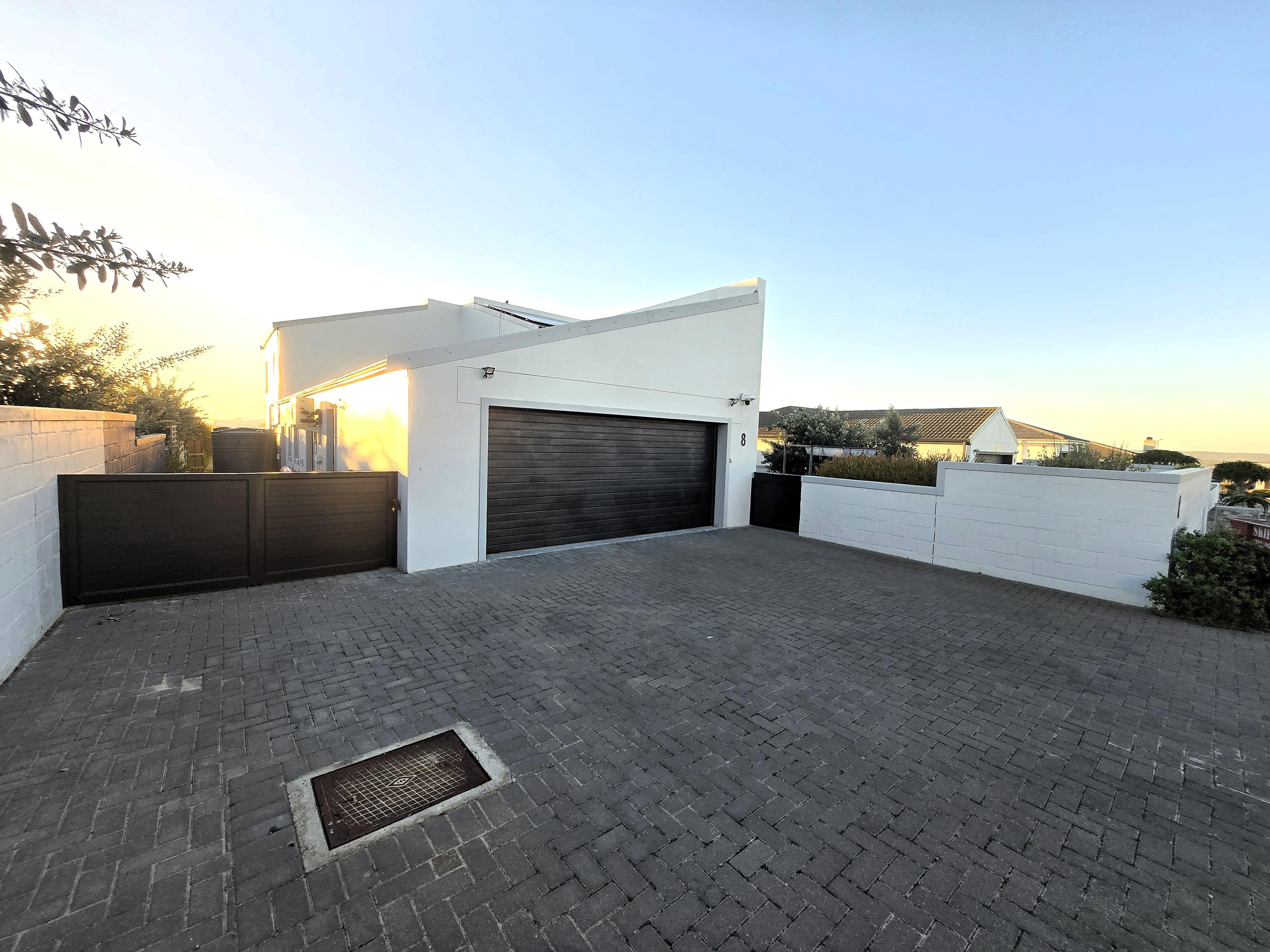 Image 2 of 6