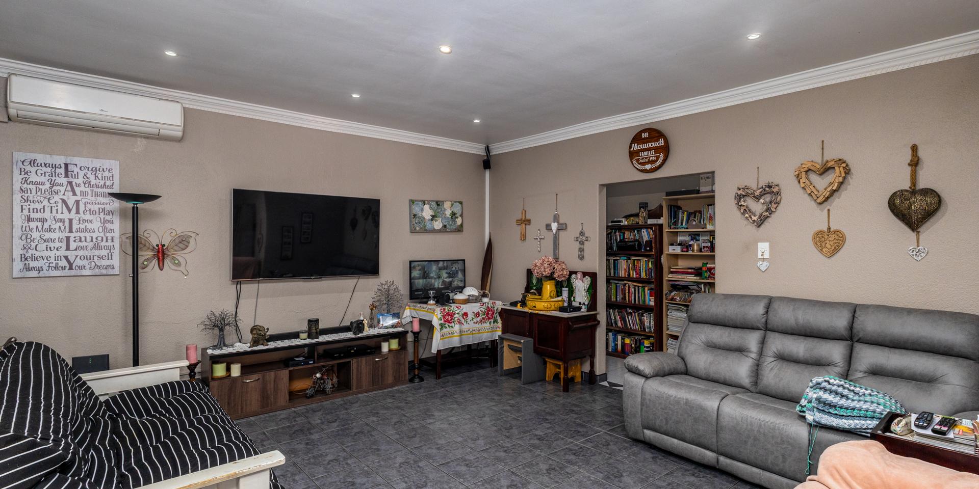 Image 4 of 6