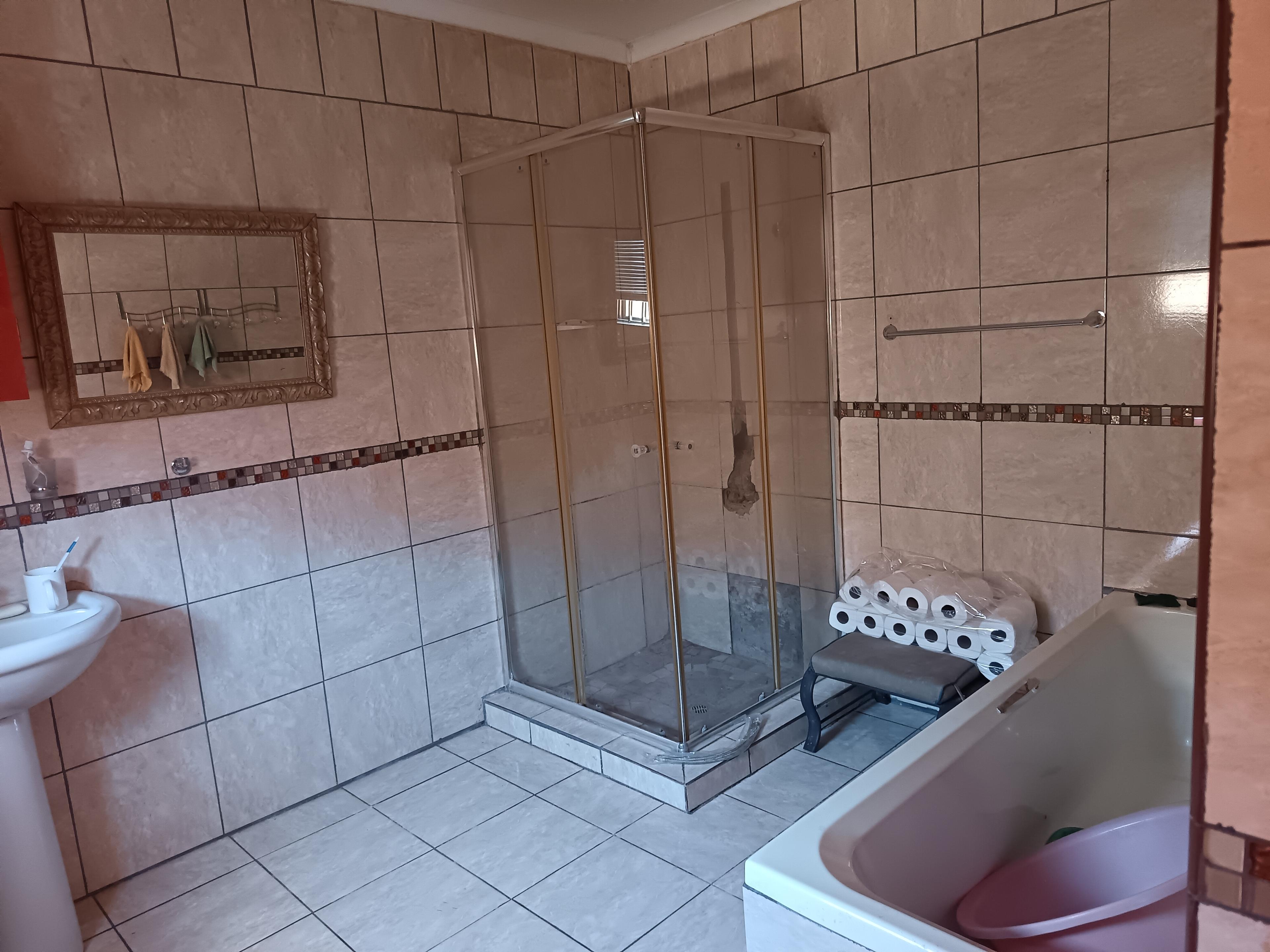 Image 4 of 6
