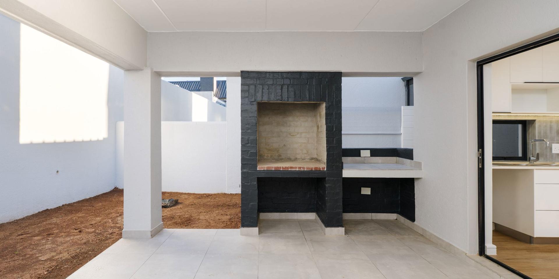 Image 4 of 6