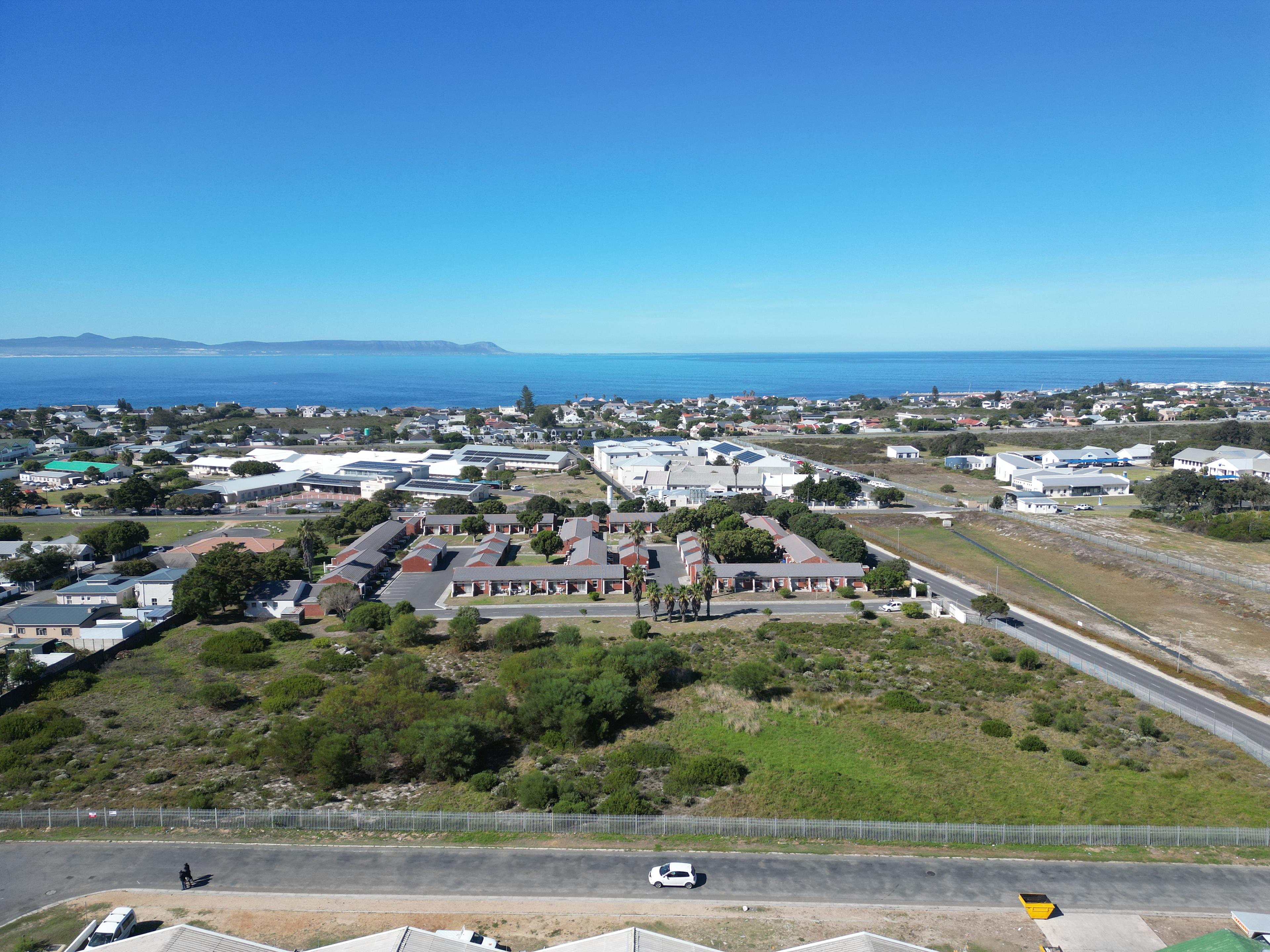 Image 3 of 6
