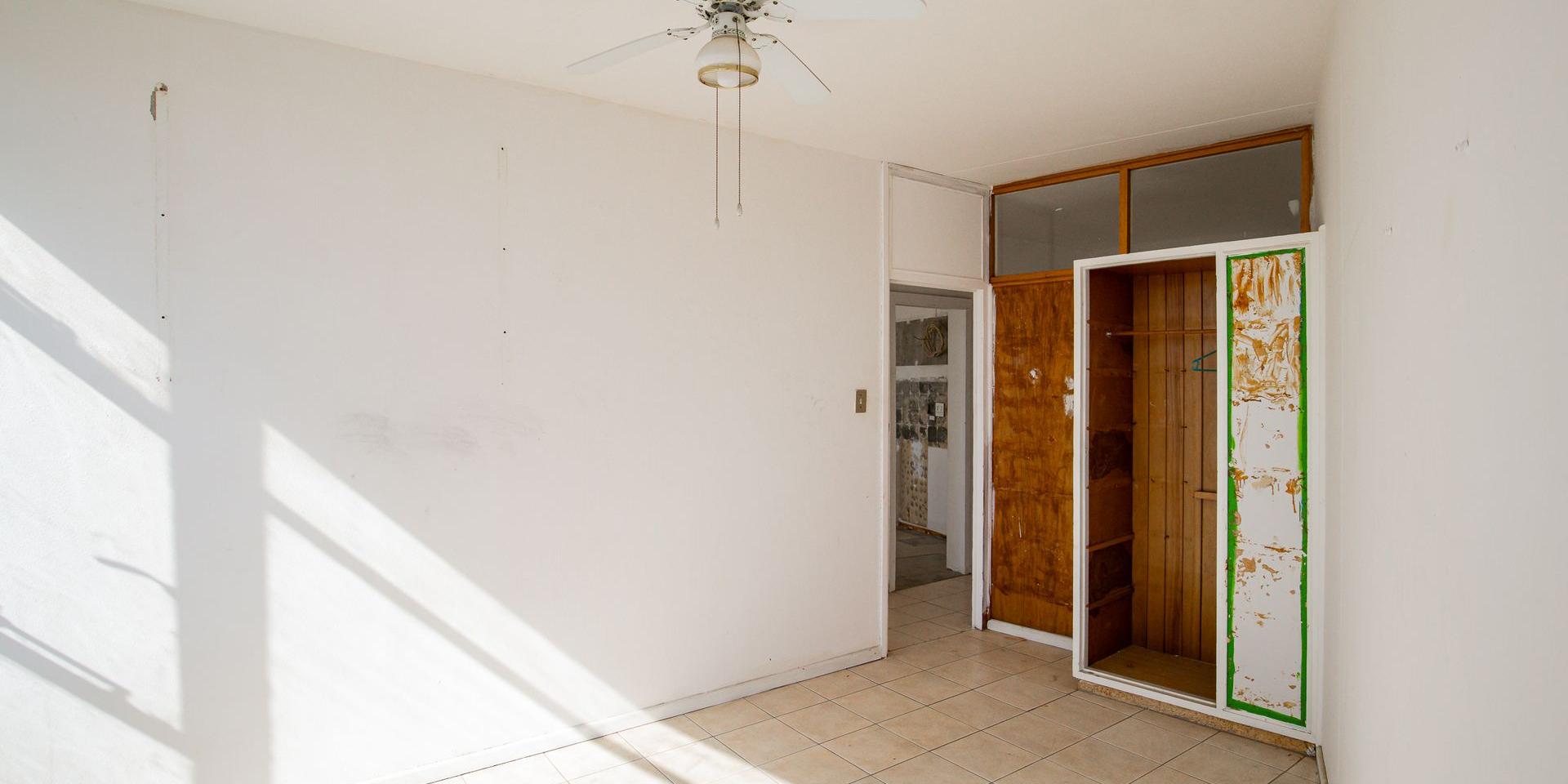 Image 4 of 6
