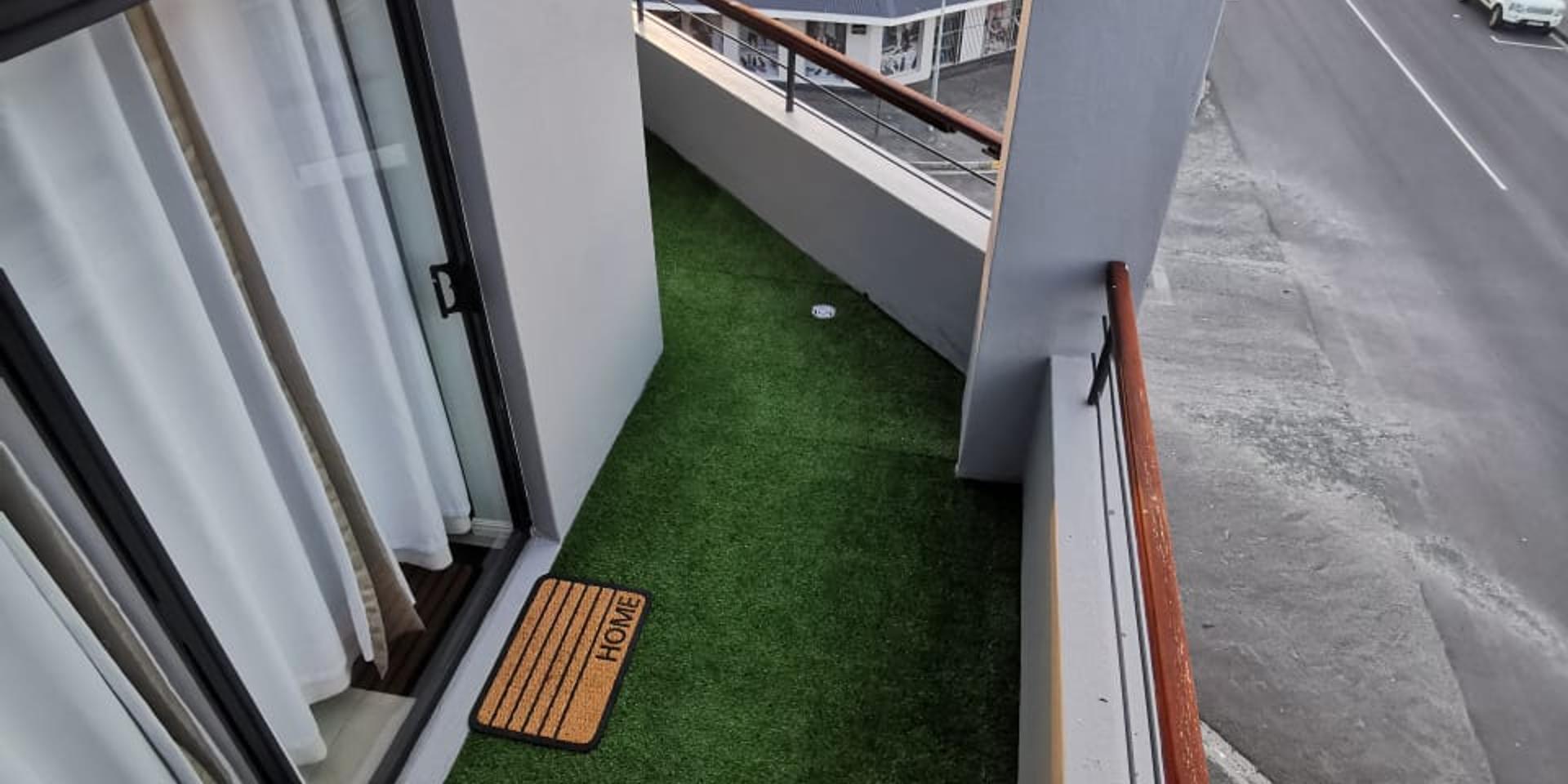 Image 4 of 6