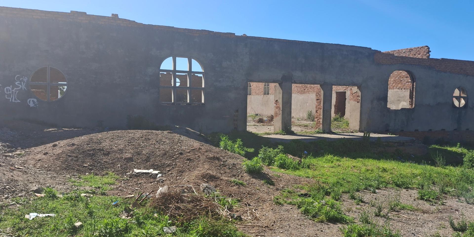 Image 1 of 6