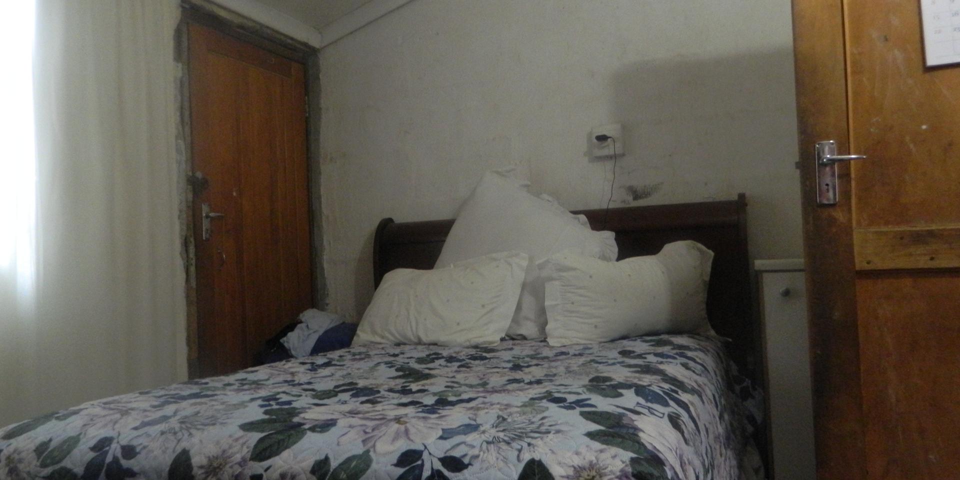 Image 3 of 6