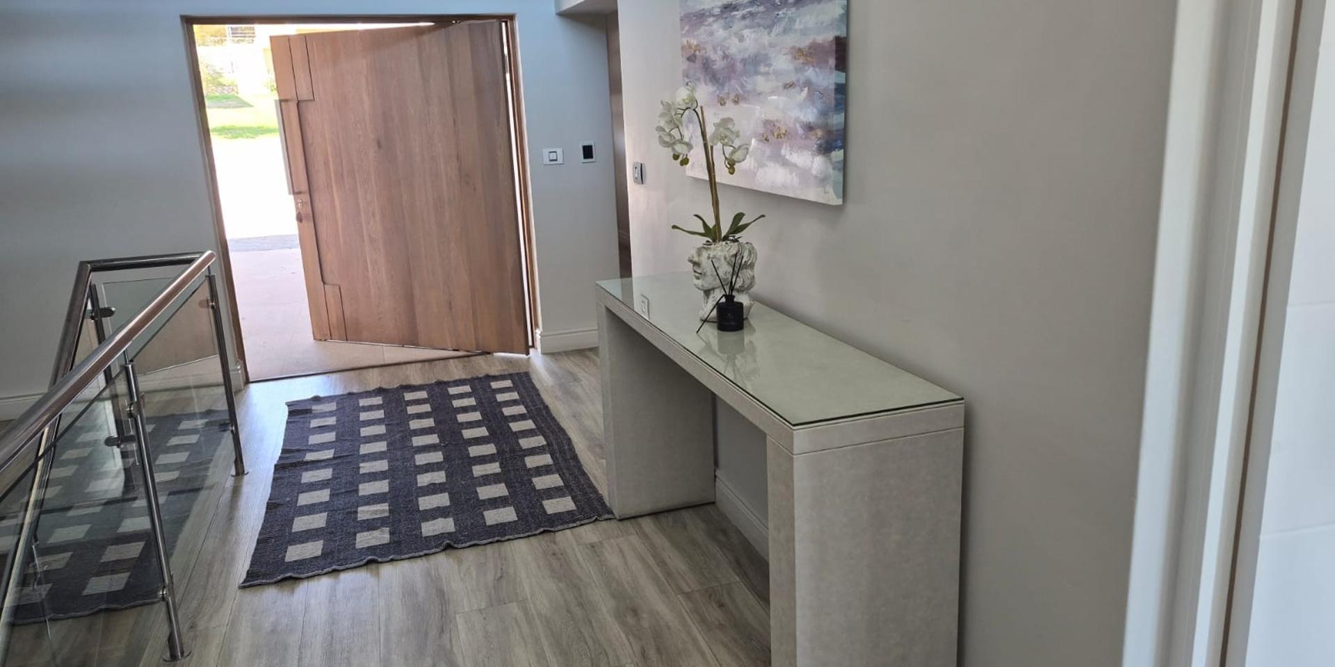 Image 4 of 6