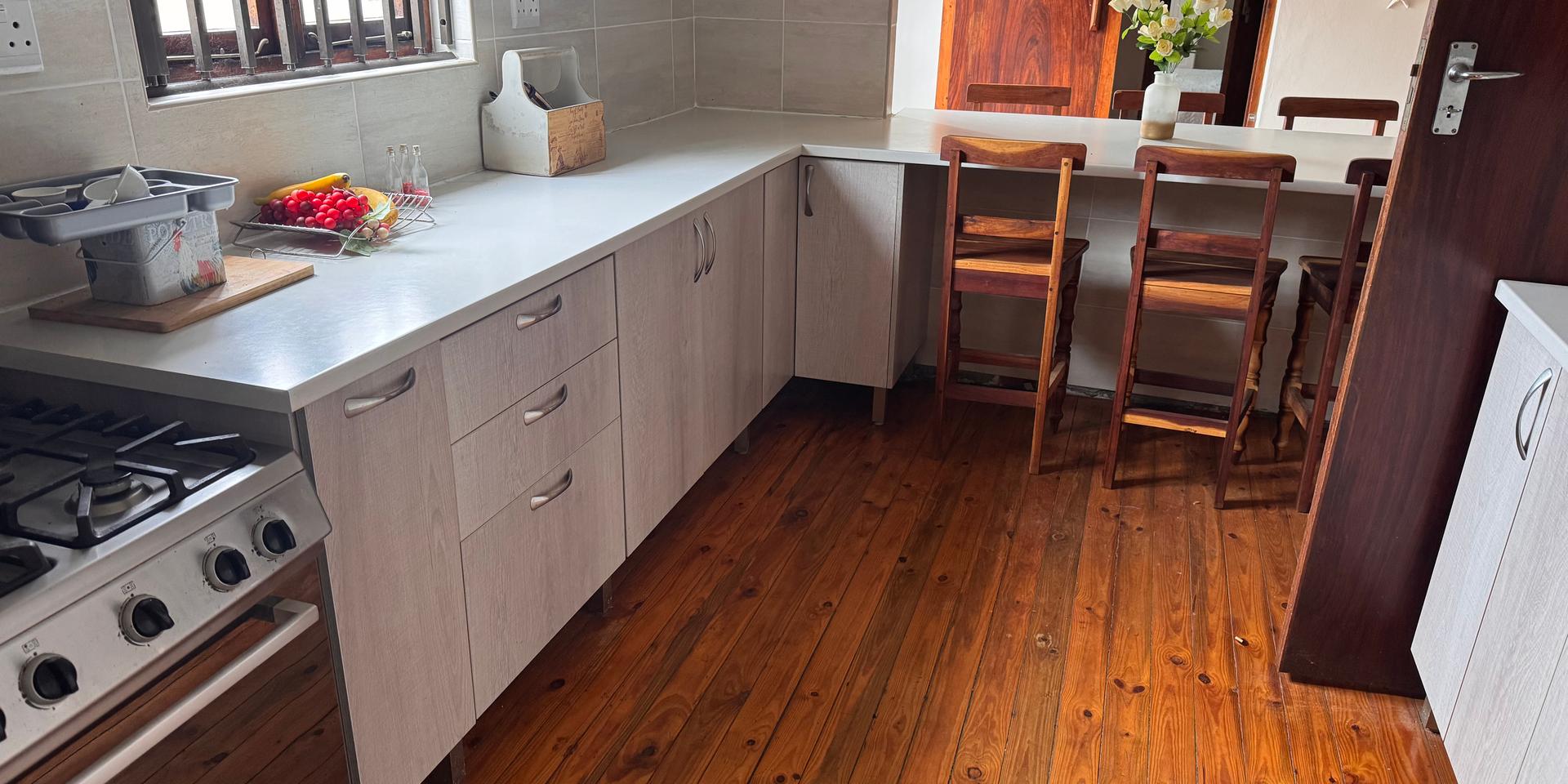 Image 2 of 6