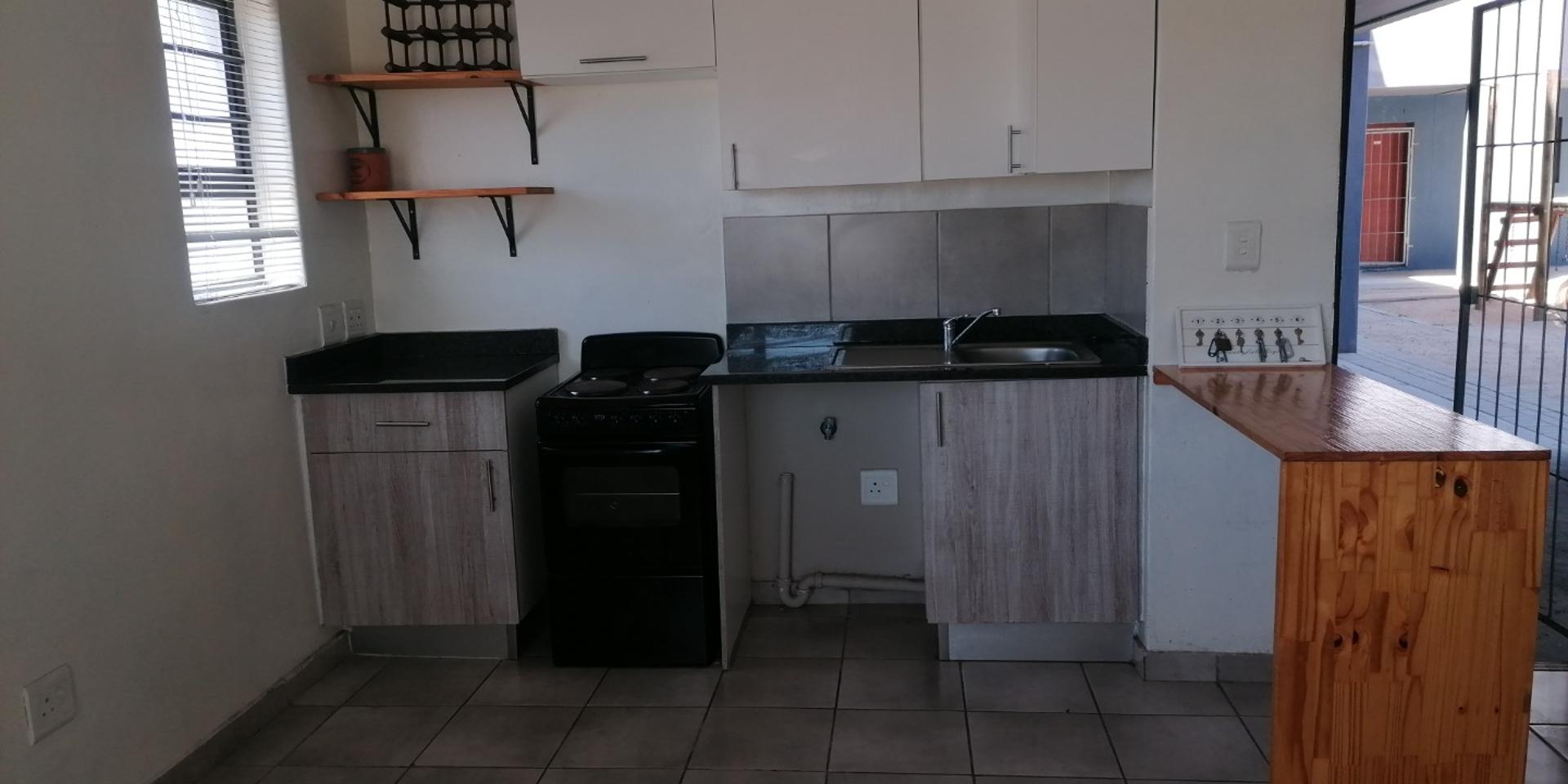 Image 2 of 6