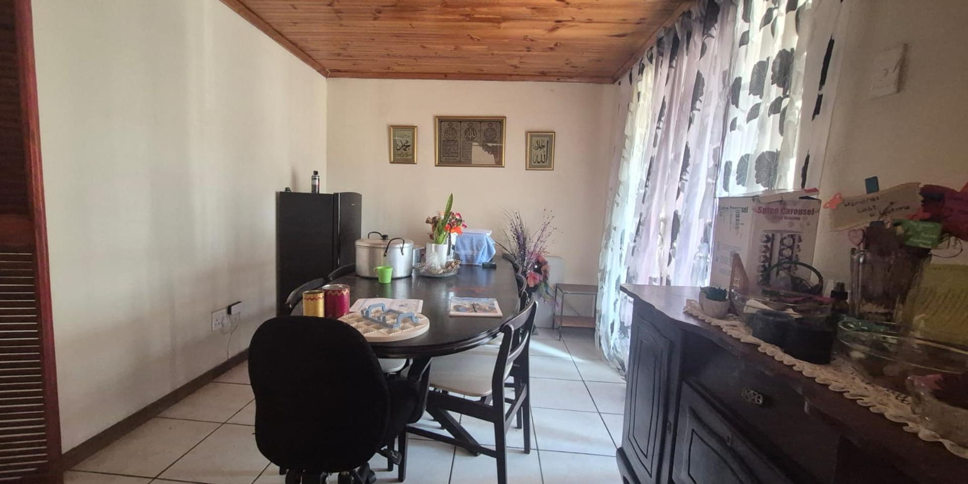 Image 3 of 6