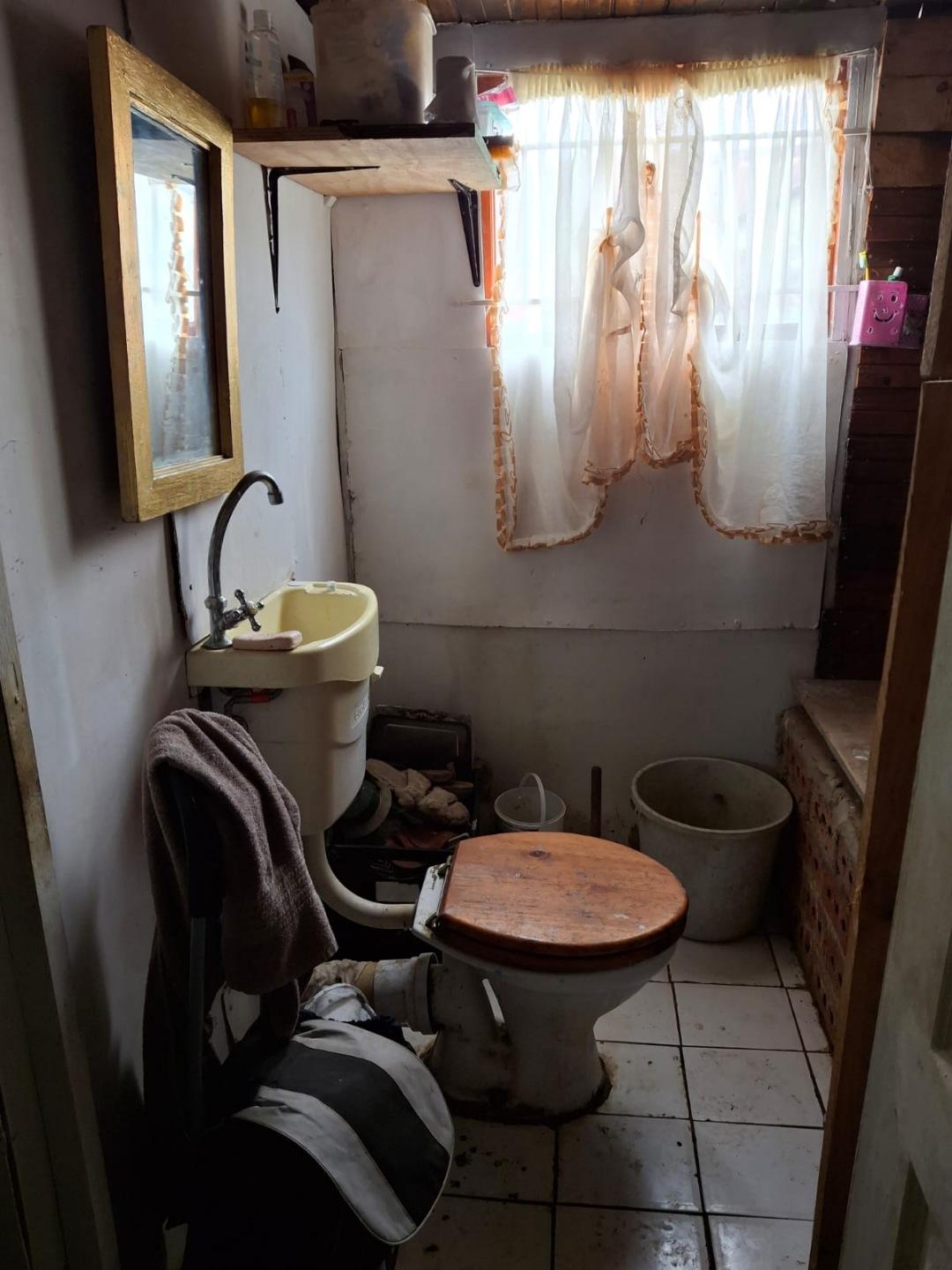Image 2 of 6