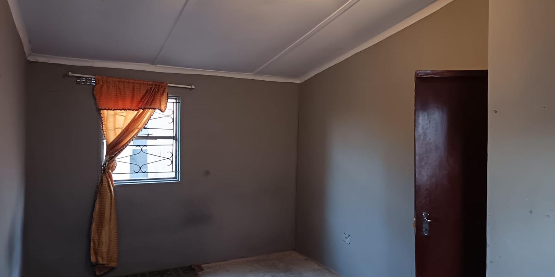 Image 4 of 6