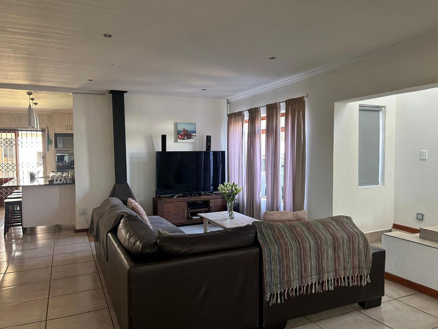 Image 4 of 6