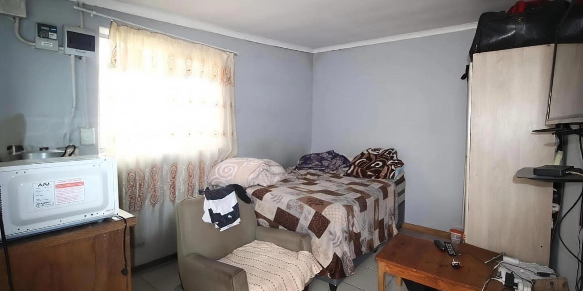 Image 4 of 6