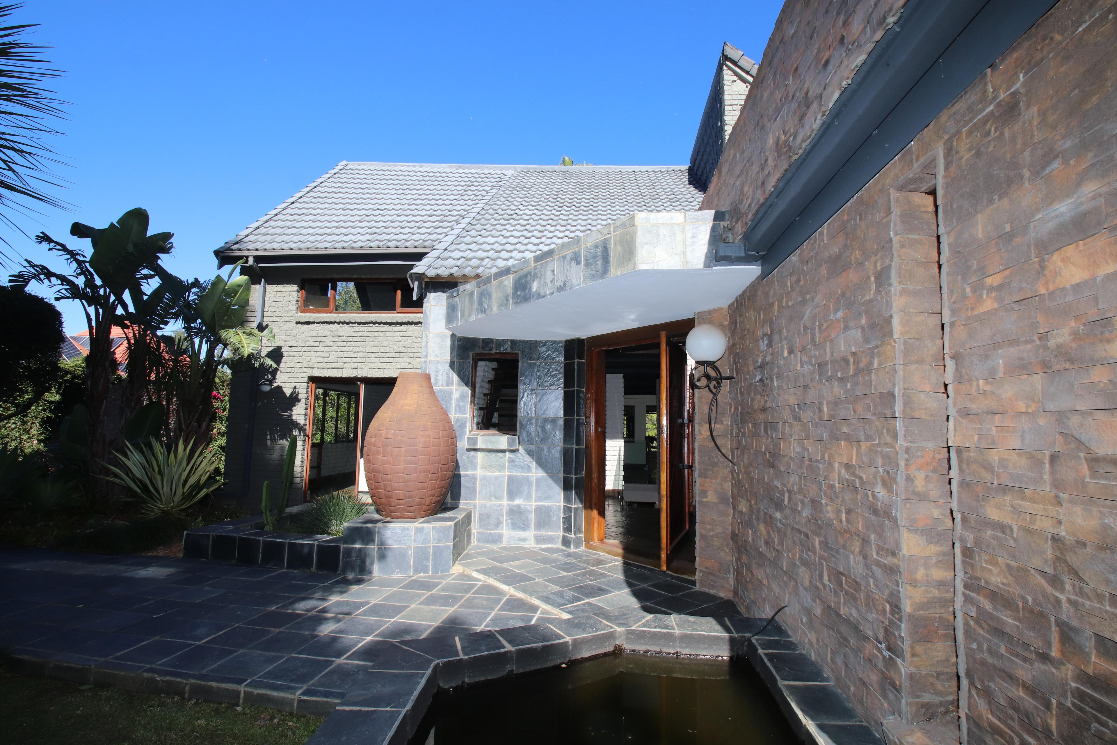 Image 4 of 6