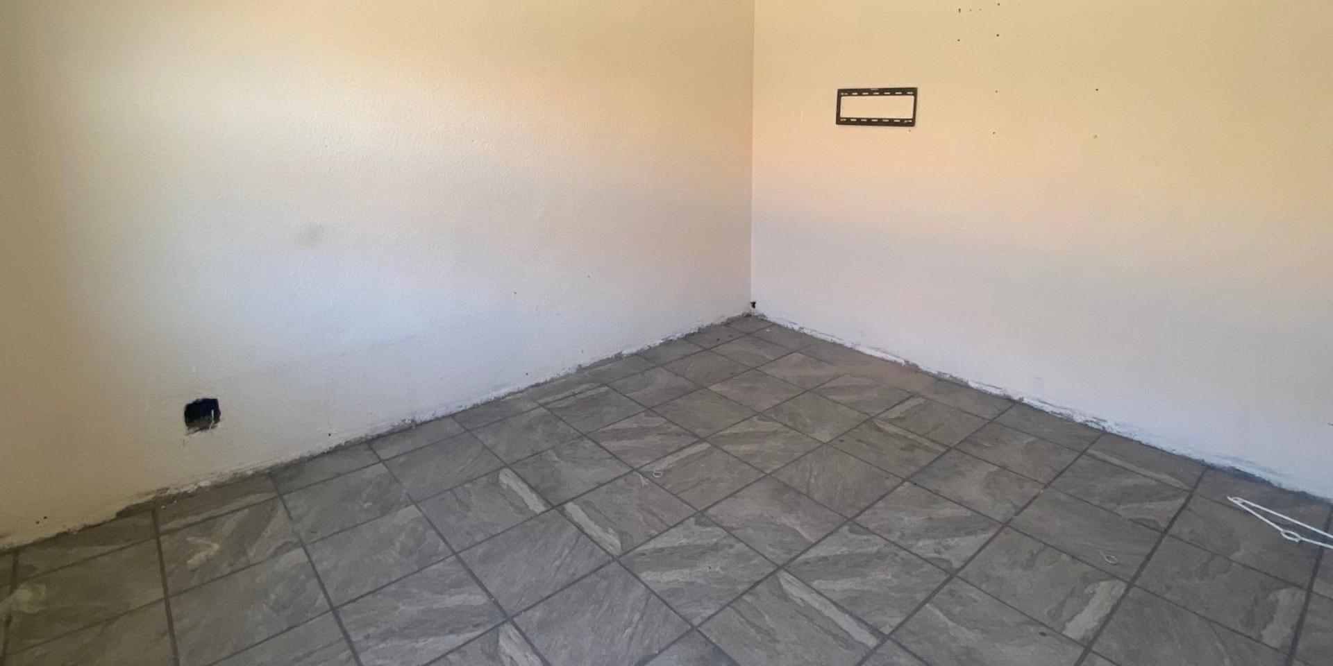 Image 3 of 6