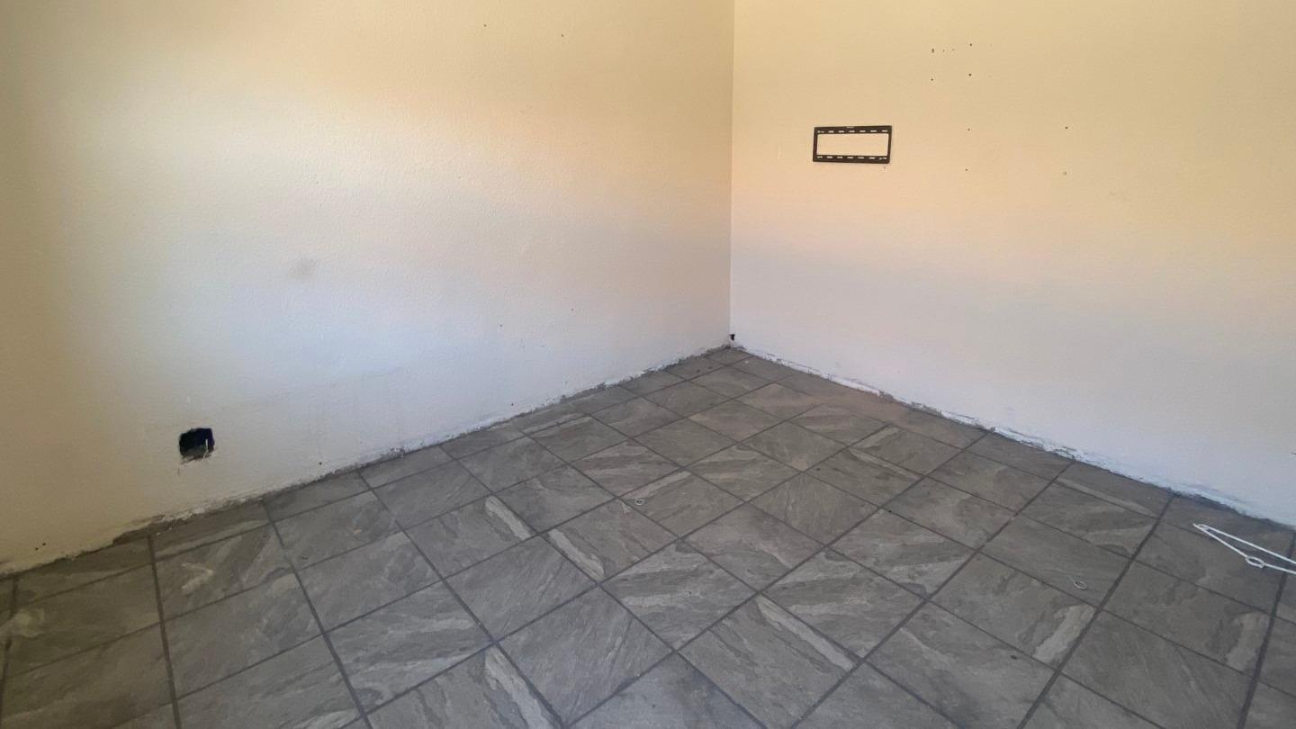 Image 3 of 6