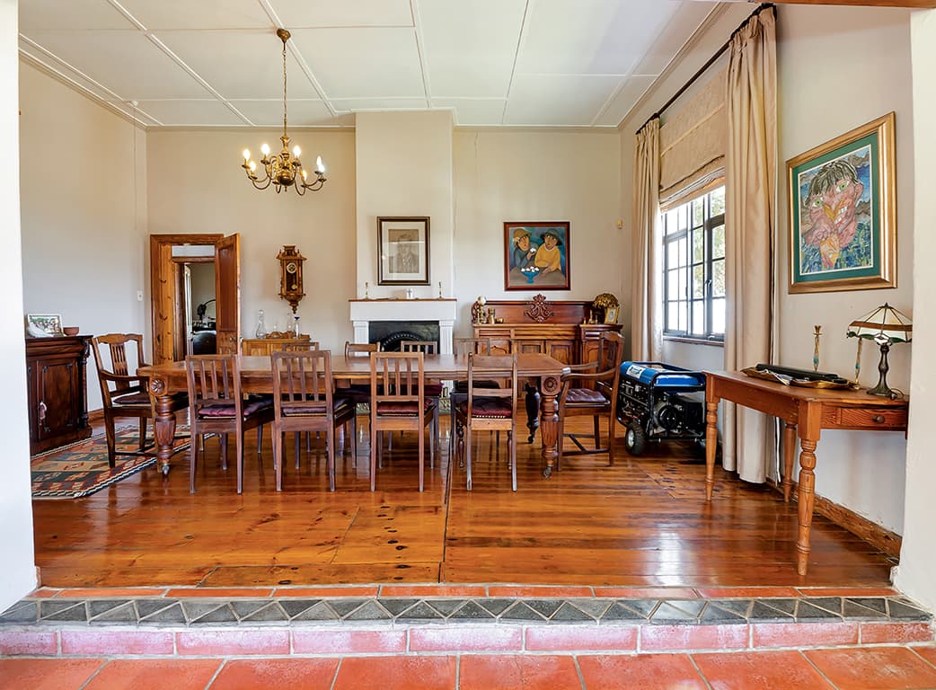 Image 4 of 6