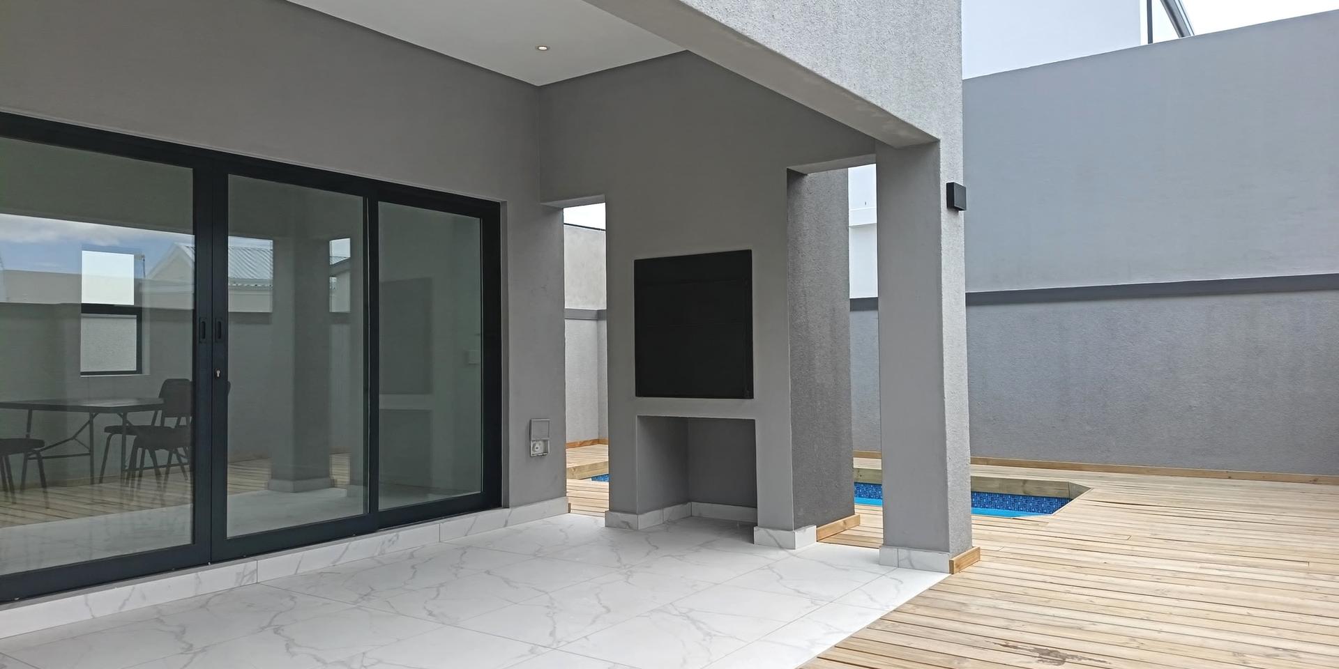 Image 4 of 6
