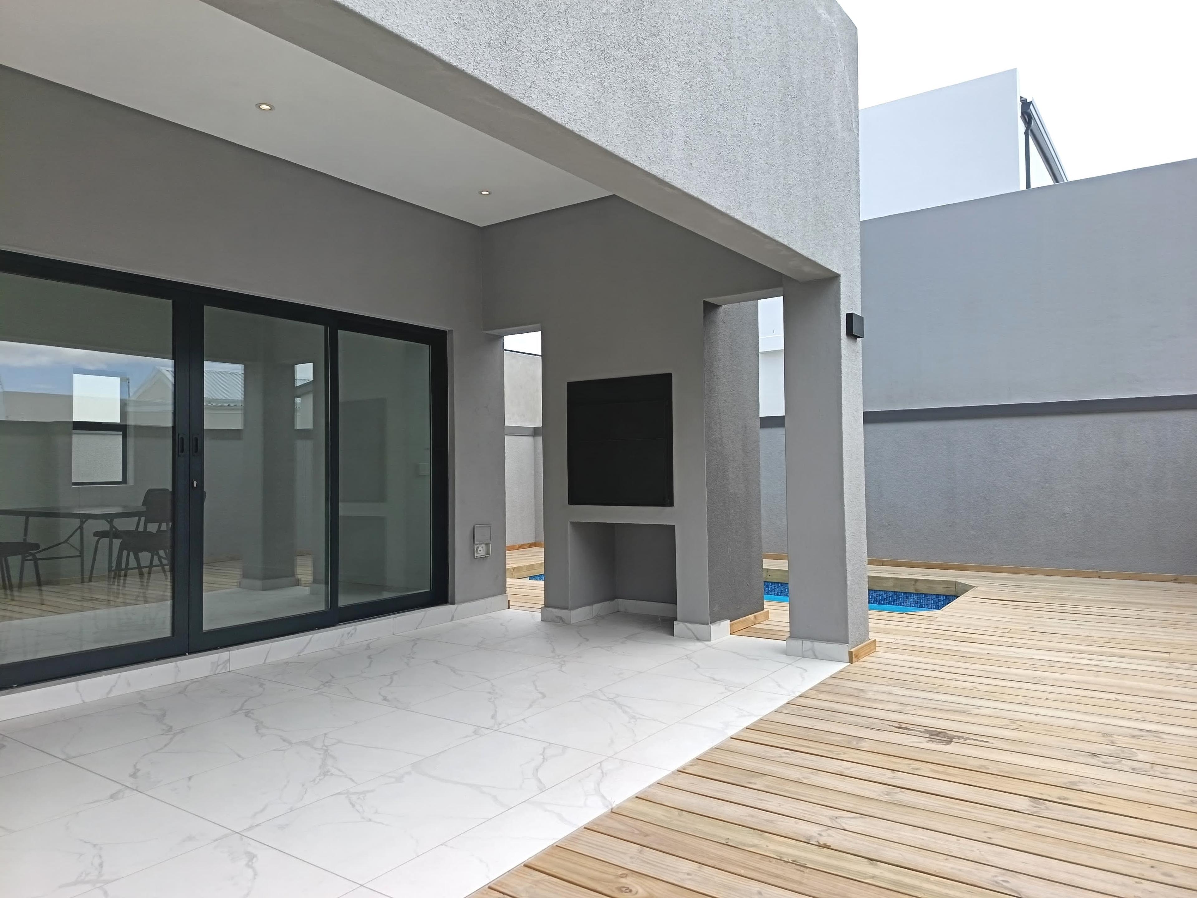 Image 4 of 6