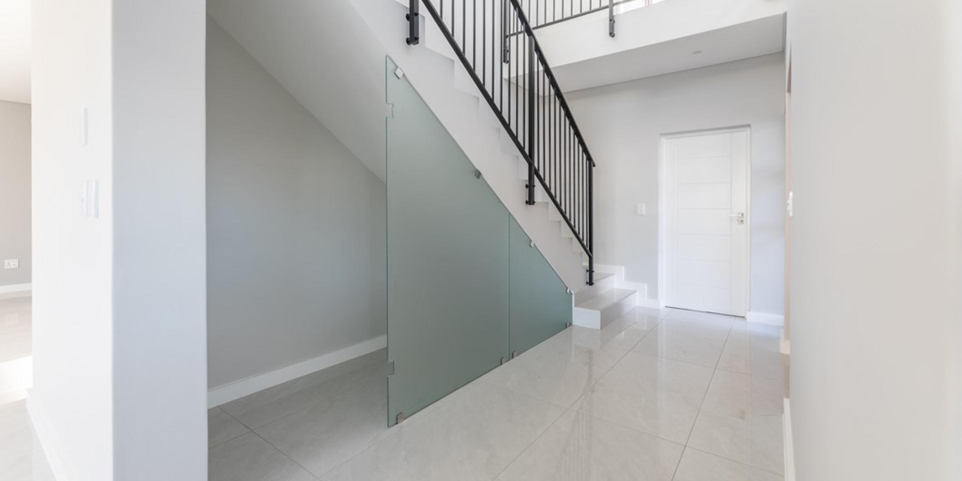 Image 4 of 6