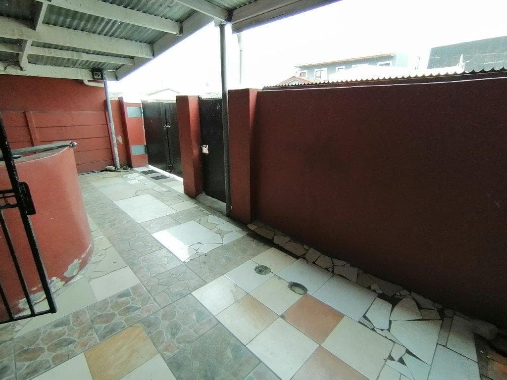 Image 3 of 6