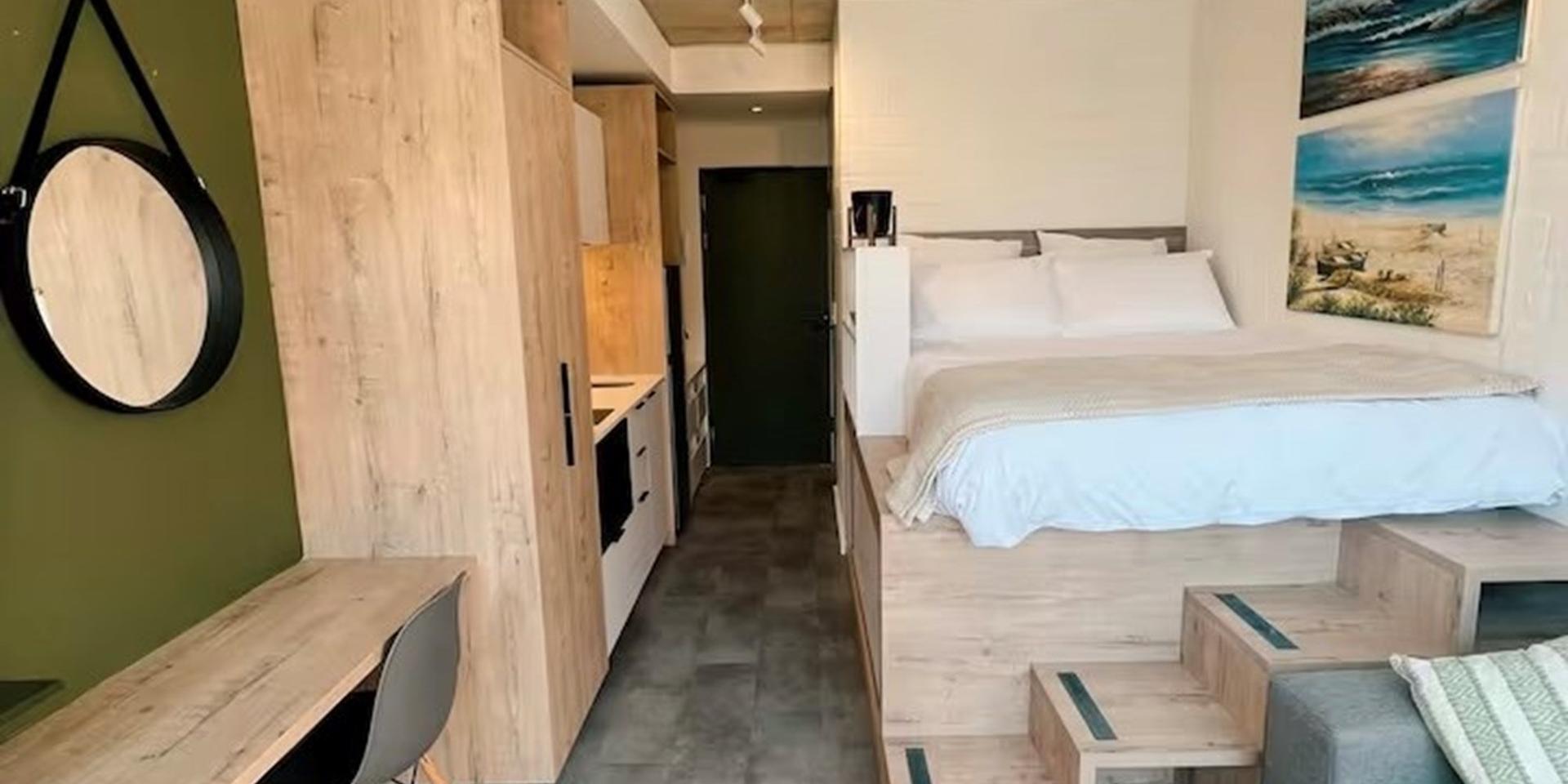 Image 1 of 6