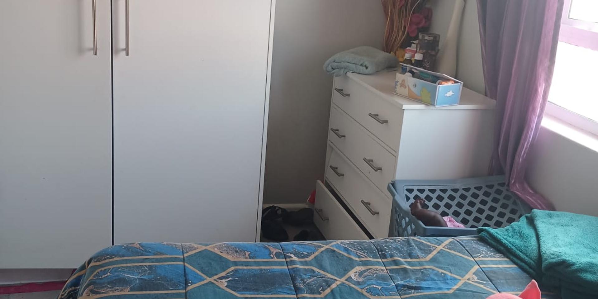 Image 4 of 6