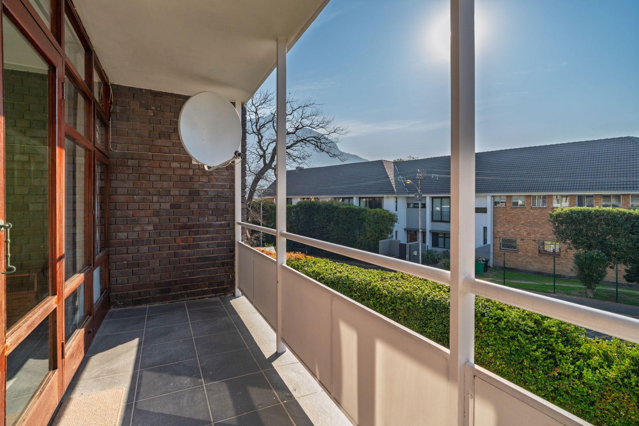 Image 4 of 6