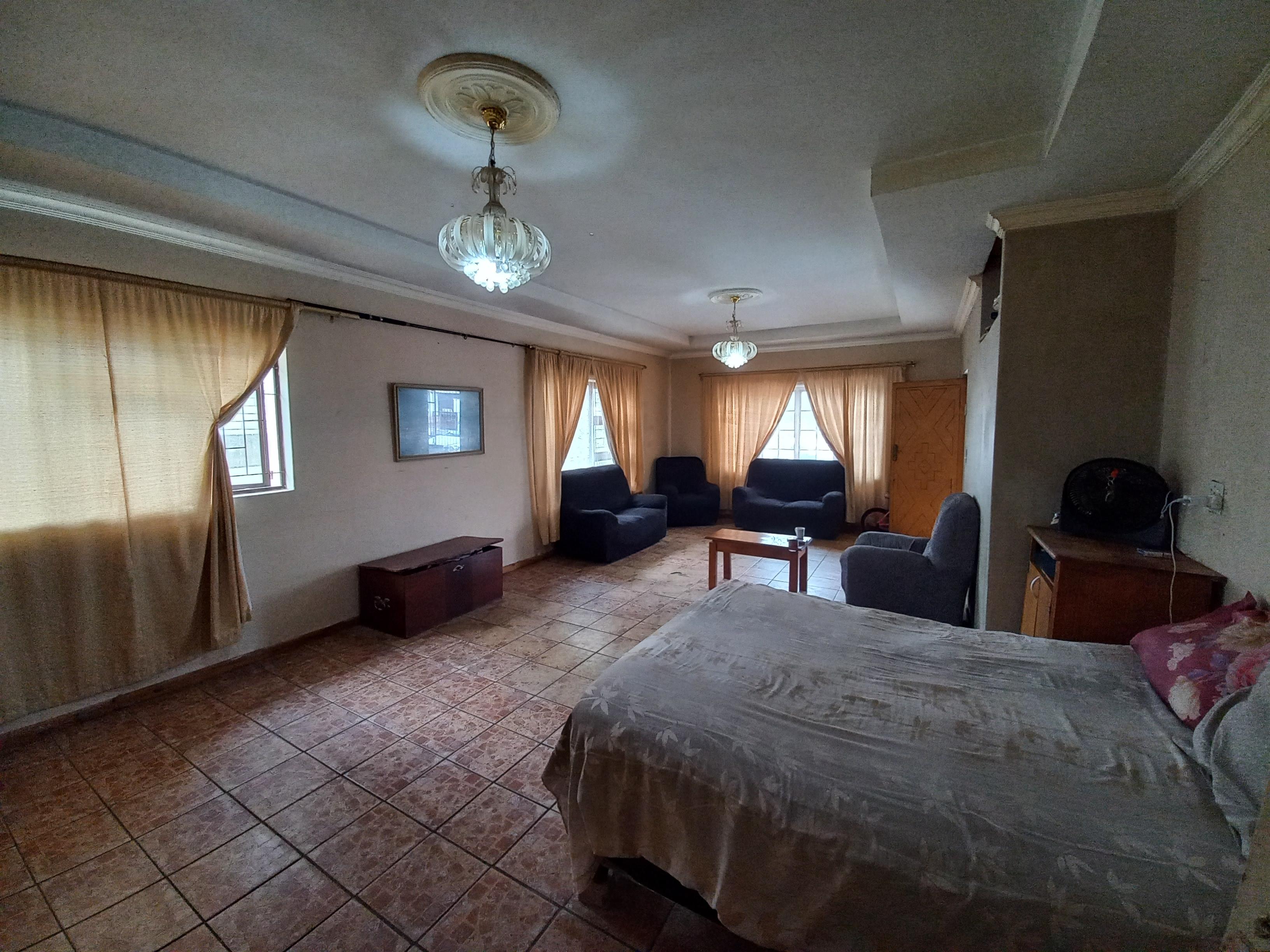Image 2 of 6