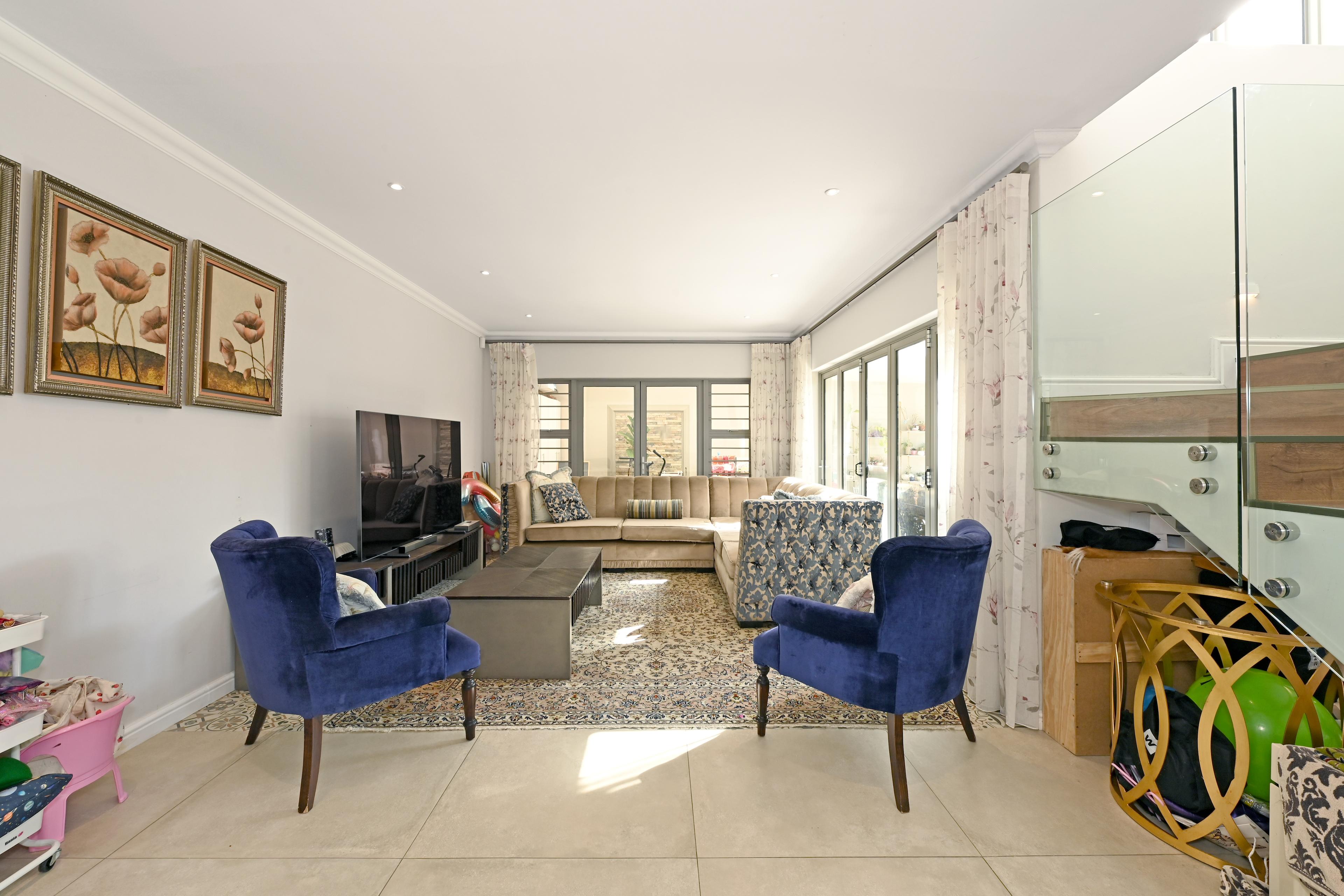 Image 3 of 6