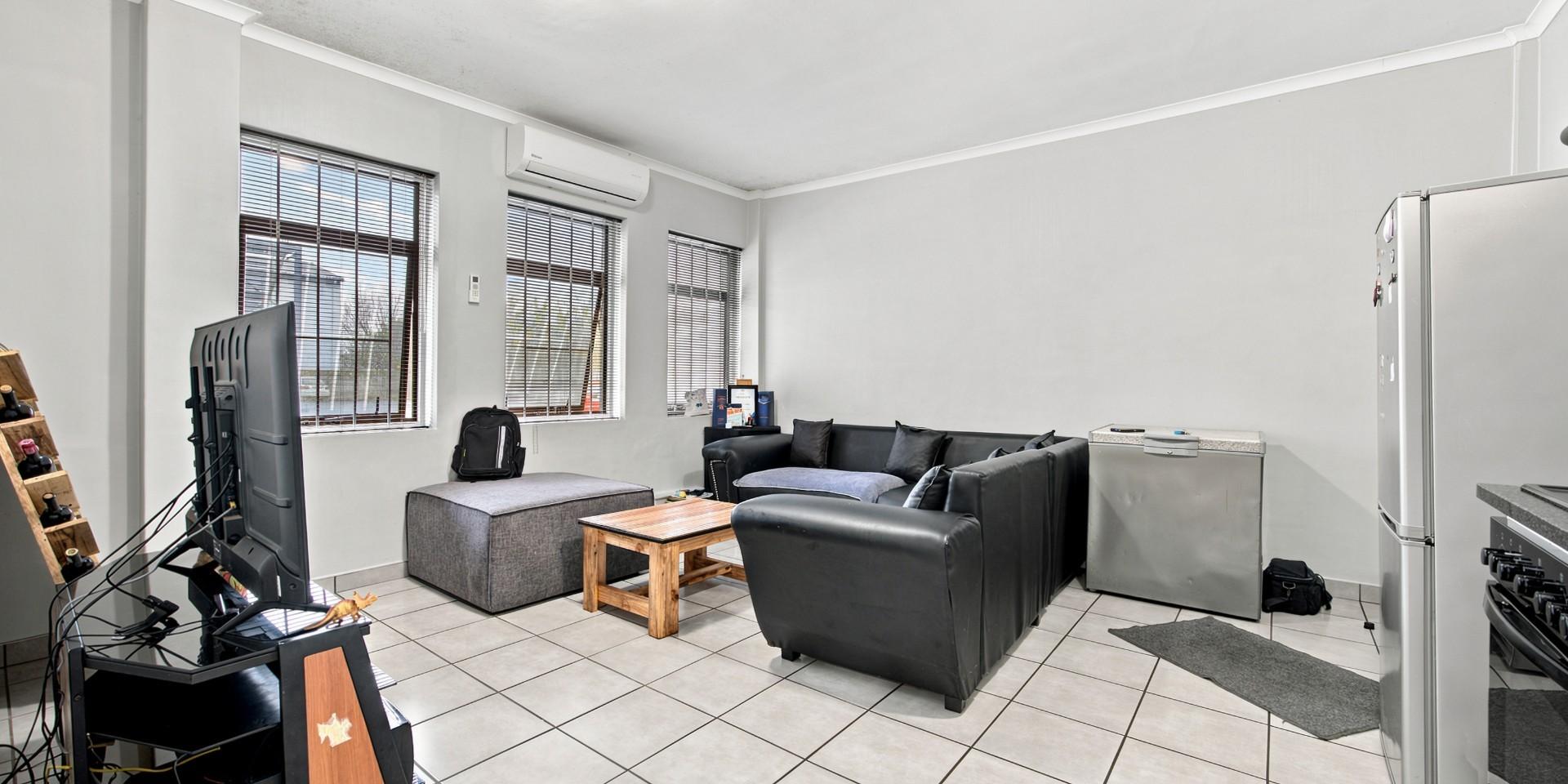 Image 4 of 6