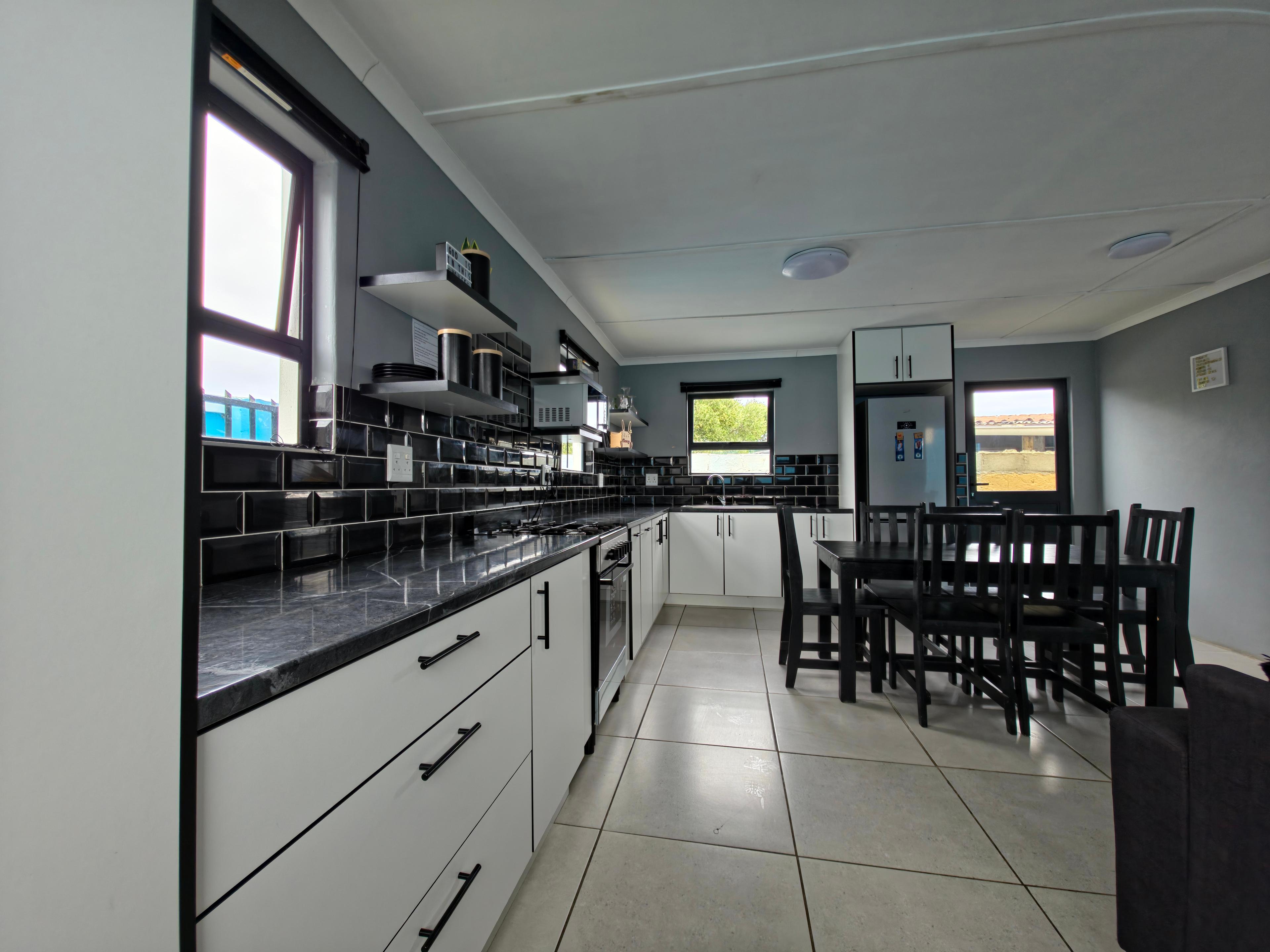 Image 3 of 6