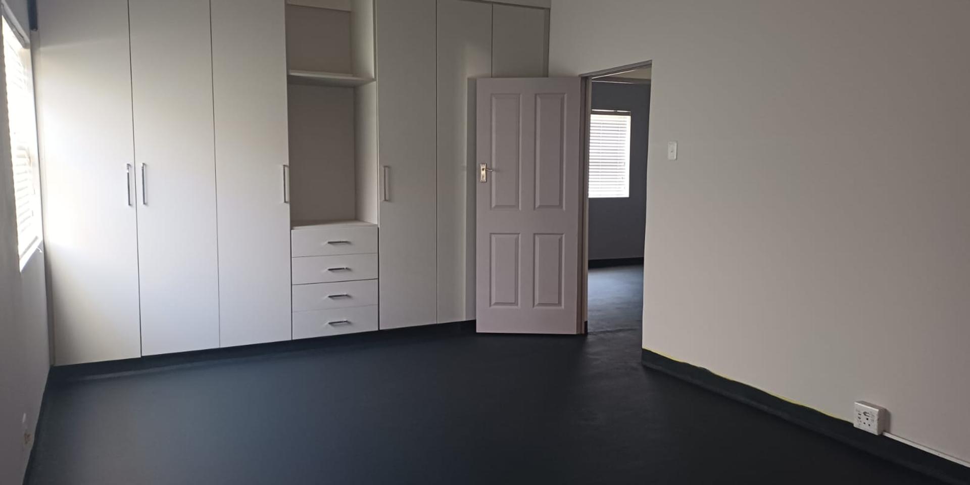Image 3 of 6