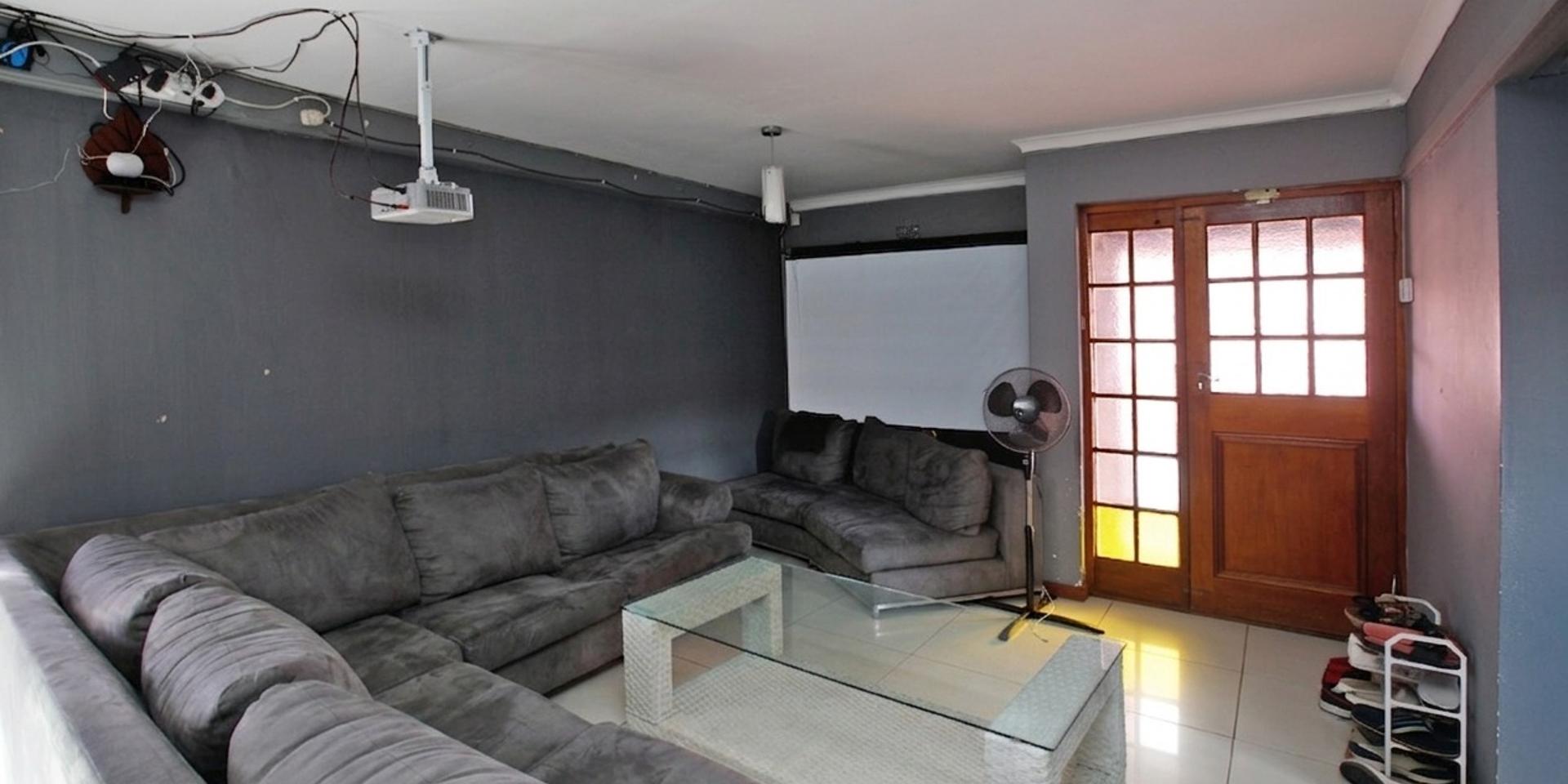 Image 3 of 6
