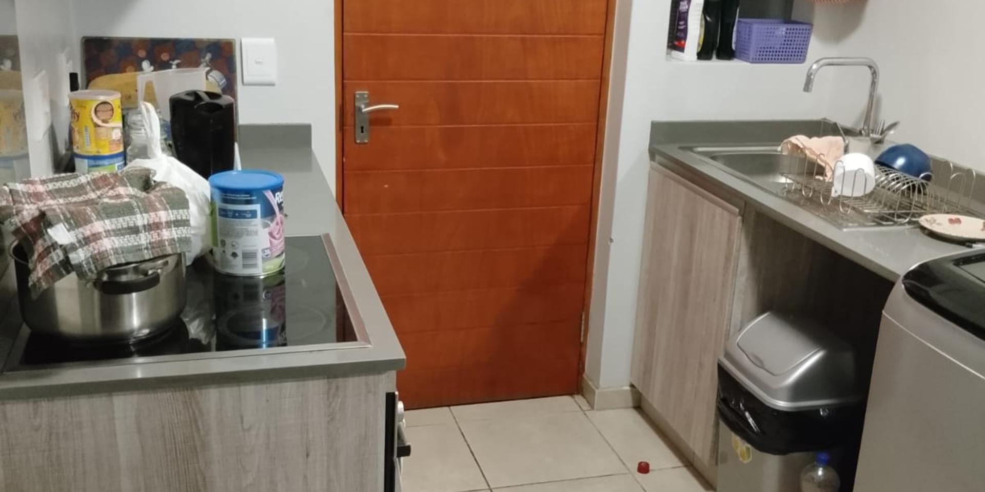 Image 4 of 6