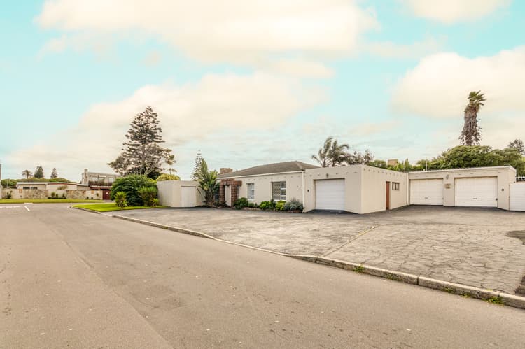 Main property image