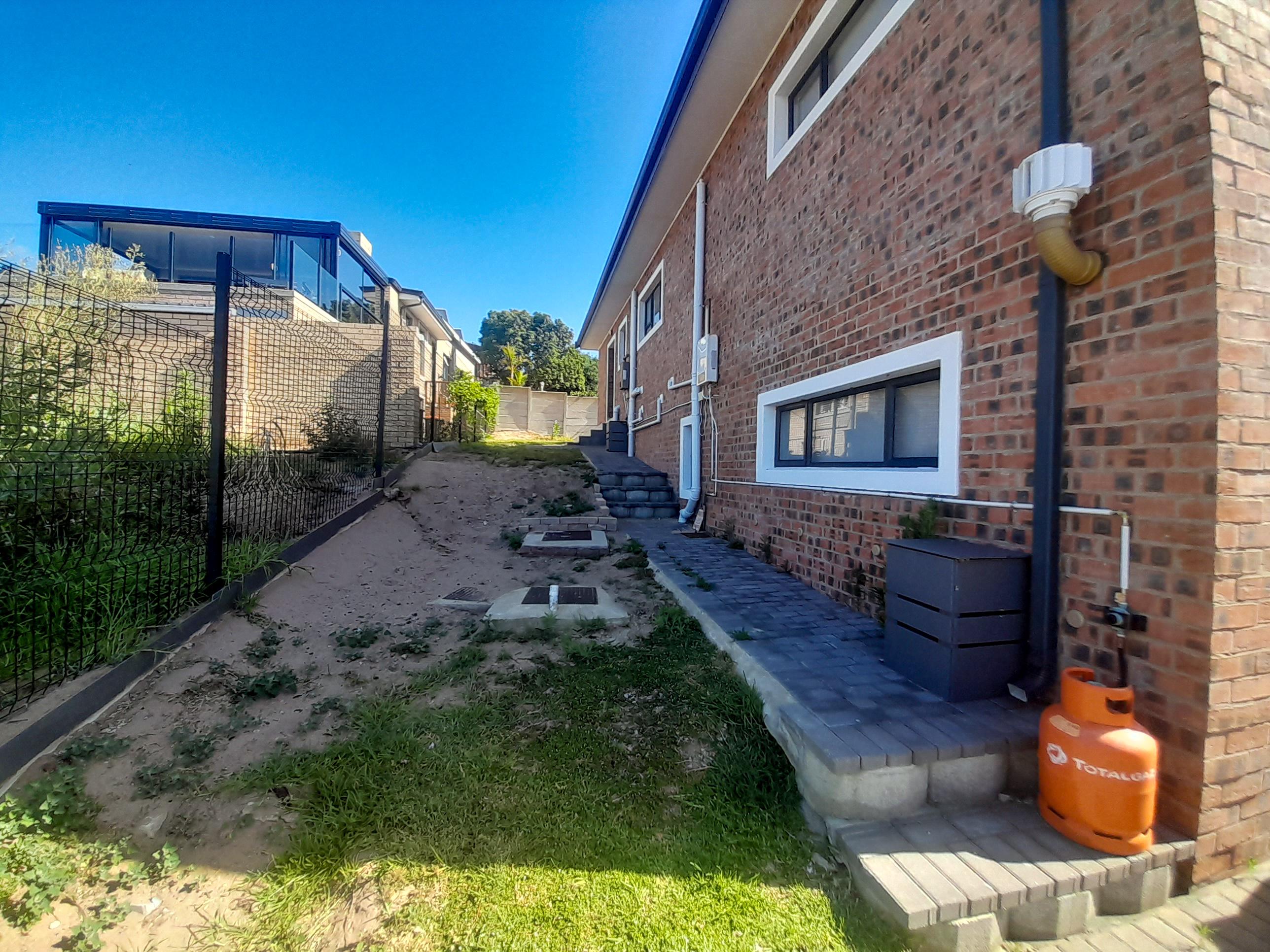 Image 4 of 6