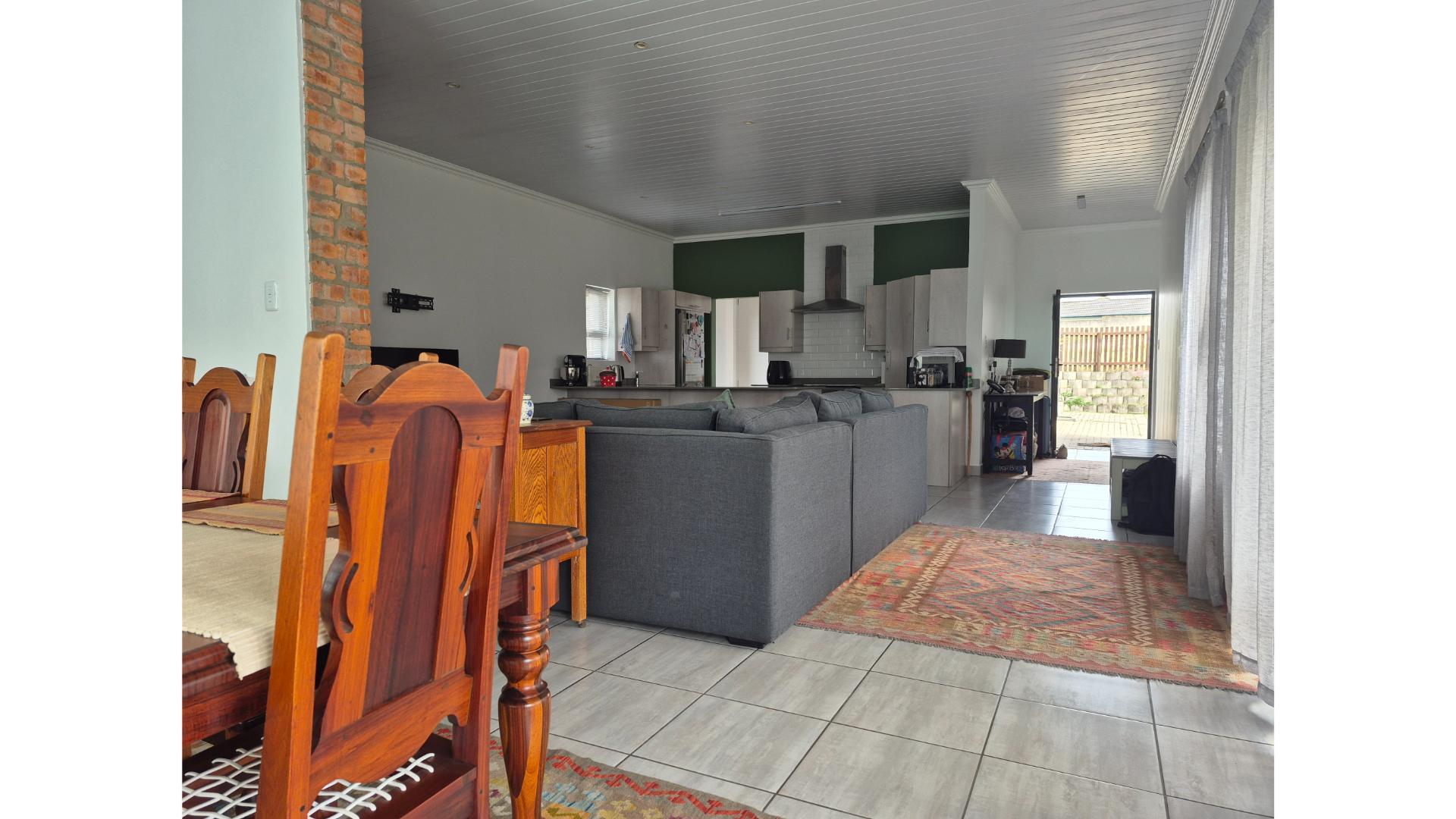 Image 4 of 6