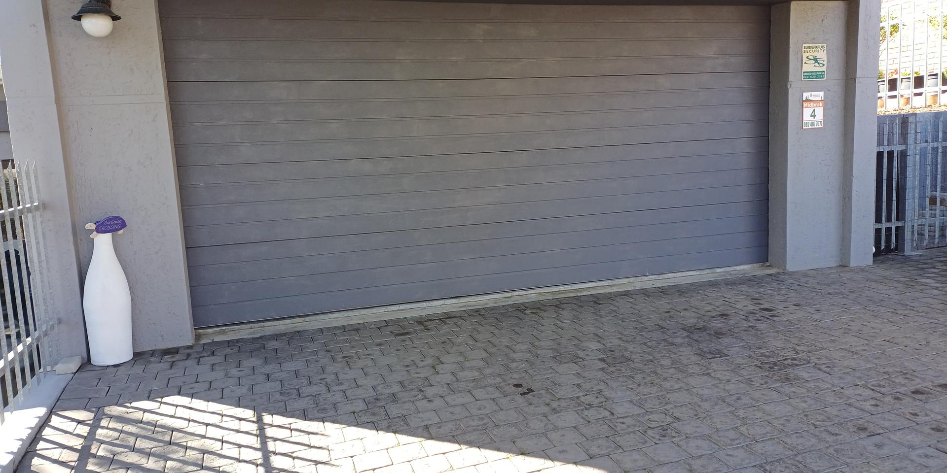 Image 4 of 6