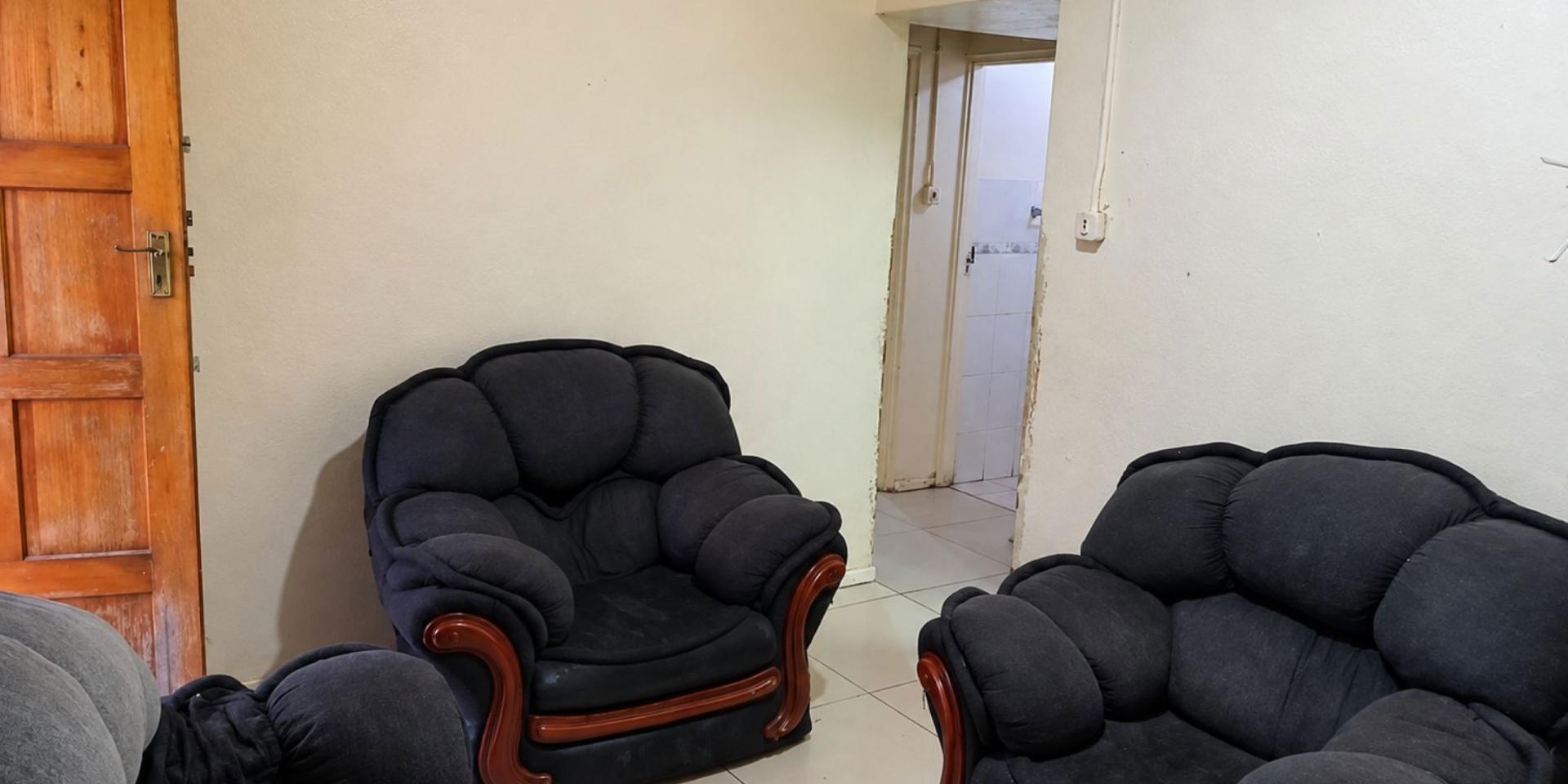 Image 4 of 6
