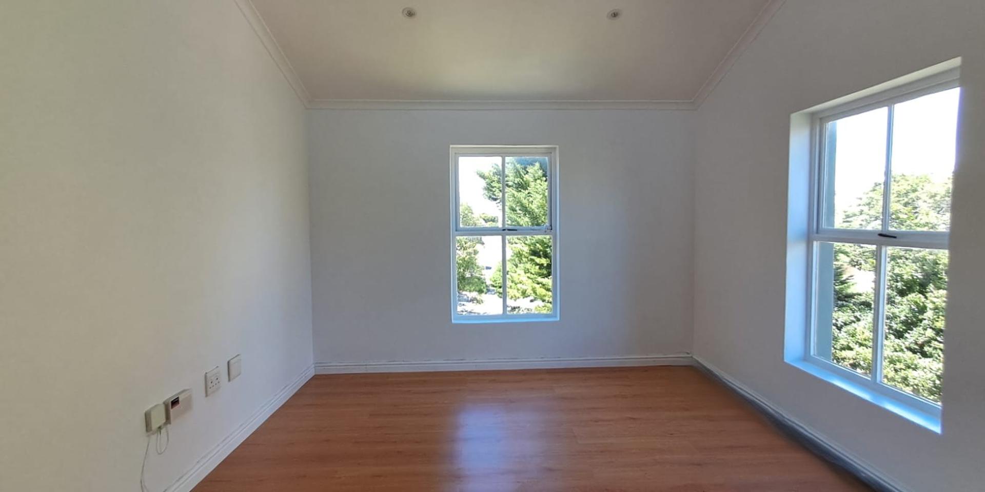 Image 4 of 6