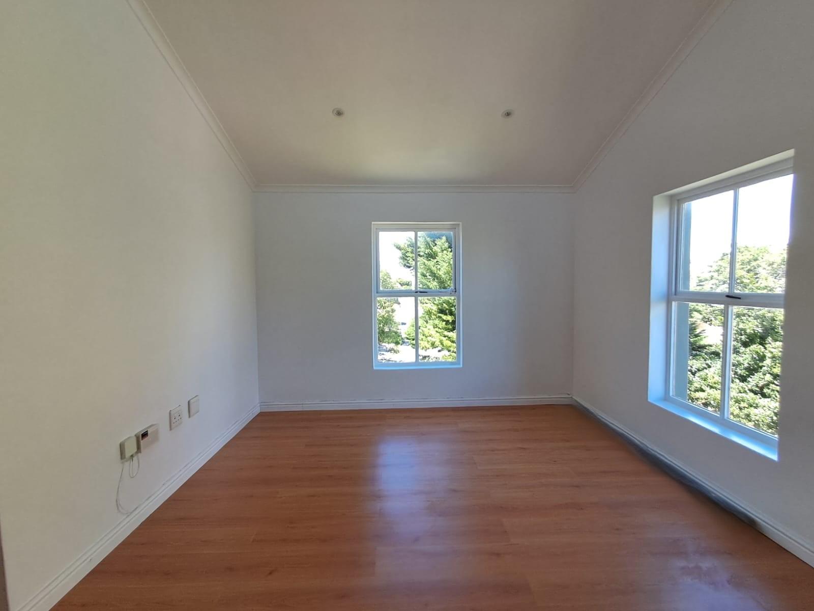 Image 4 of 6