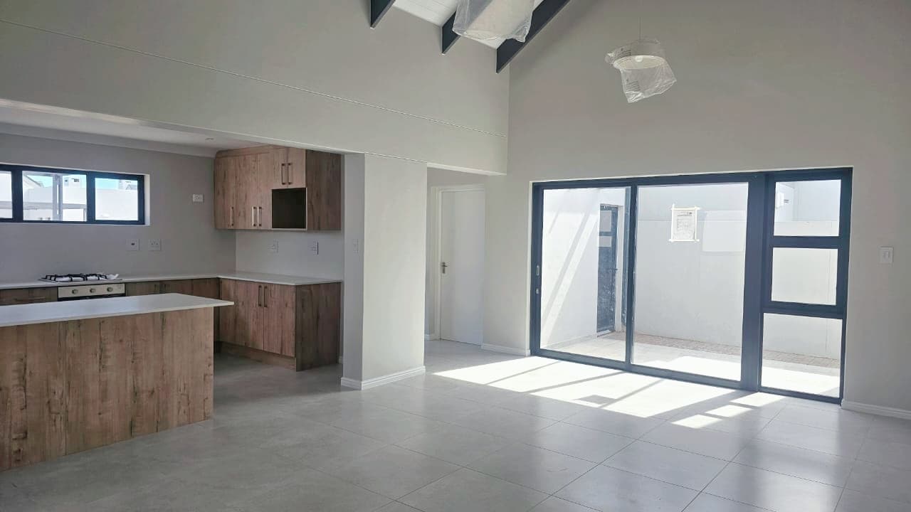 Image 4 of 6