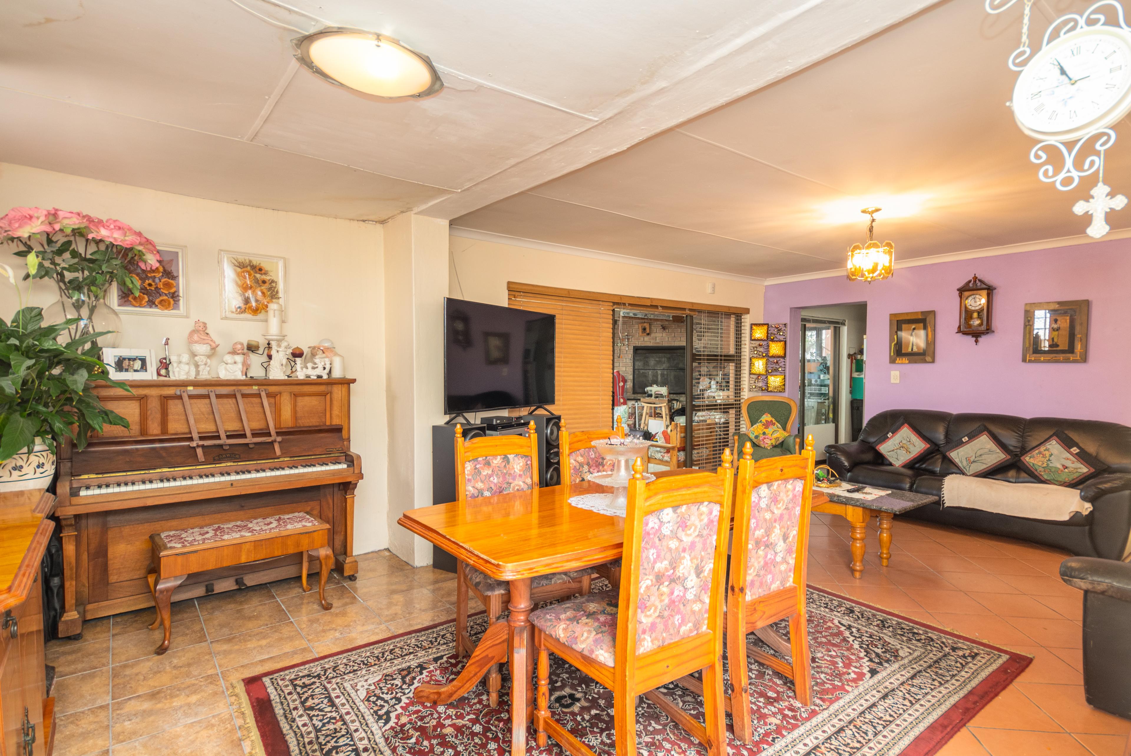 Image 2 of 6