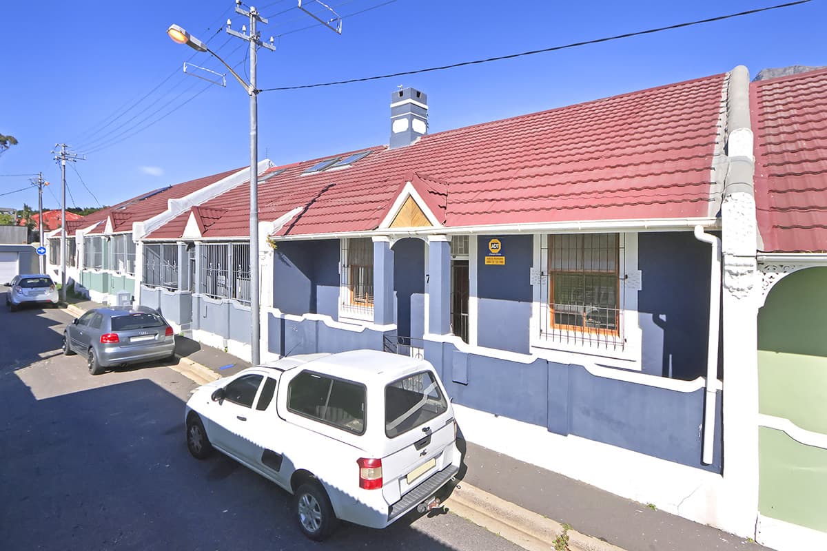 Image 2 of 6